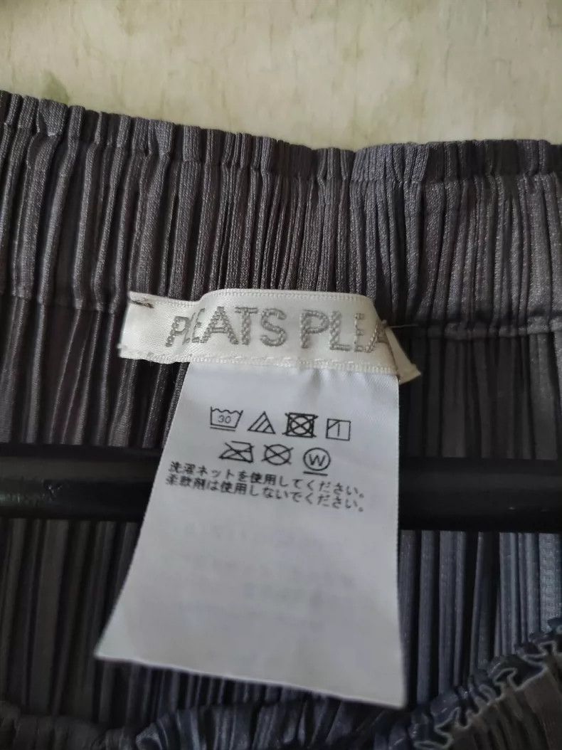 Issey Miyake Issey Miyake size:5 A dark grey pleated skirt Size 42" / US 20 - 2 Thumbnail
