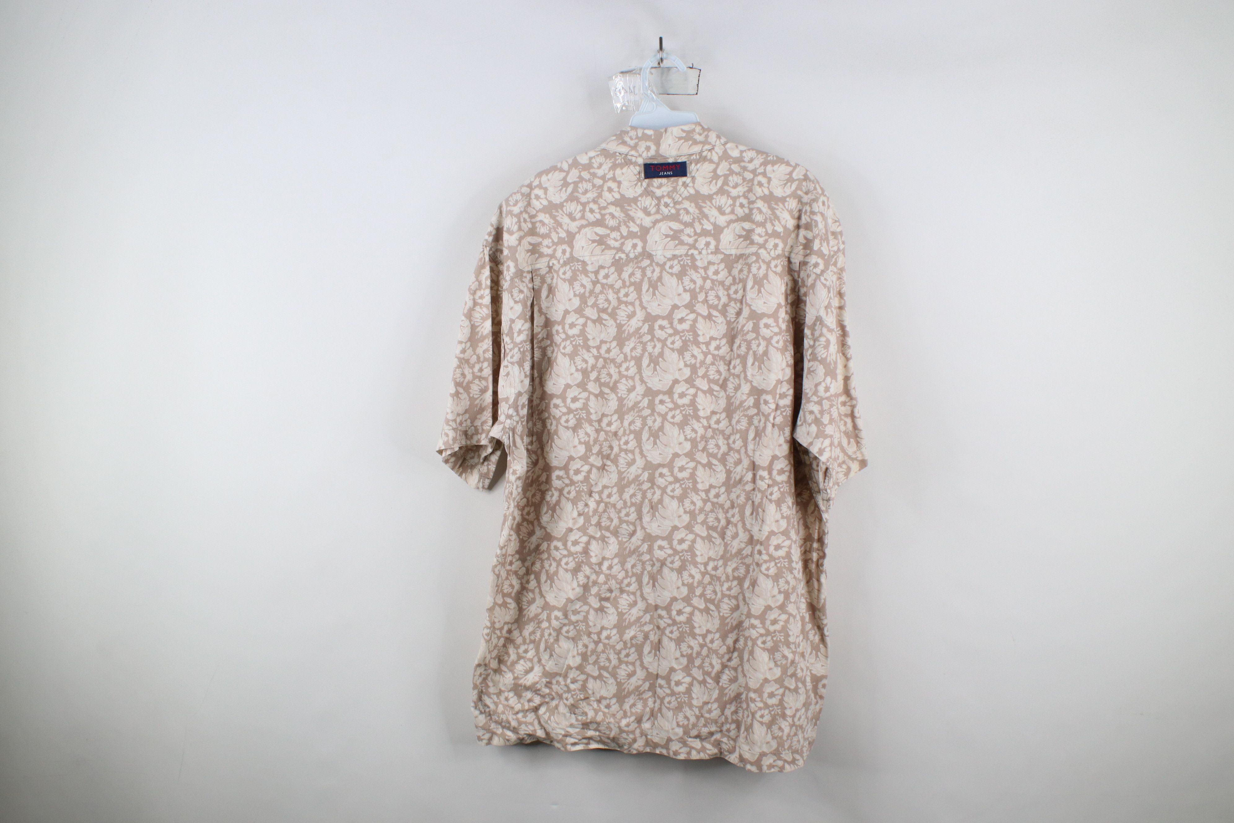Tommy Hilfiger × Vintage Vintage 90s Tommy Hilfiger Flower Hawaiian Luau Button Shirt Size US XL / EU 56 / 4 - 10 Thumbnail