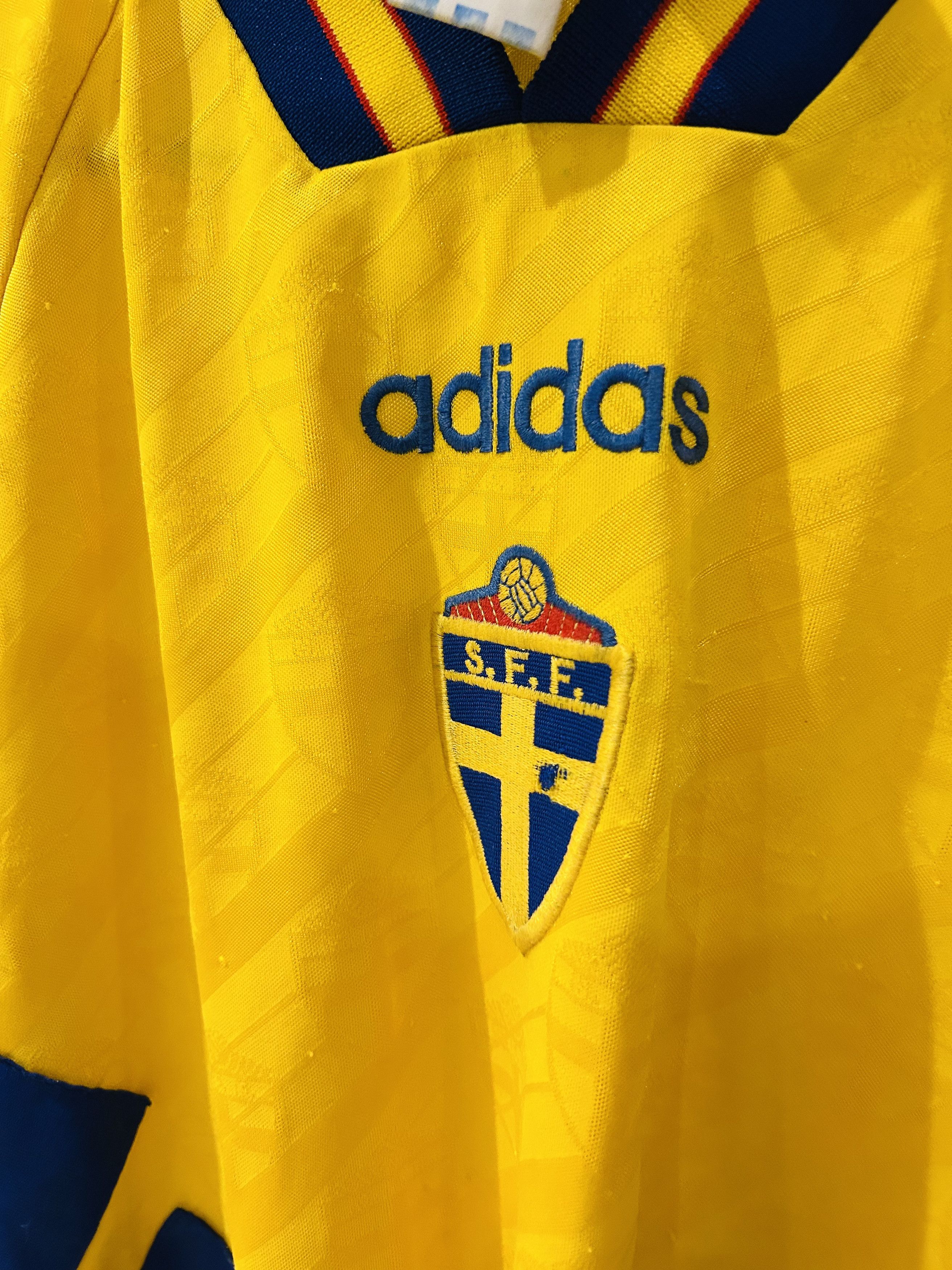 Adidas × Vintage Sweden 1994 home jersey Size US M / EU 48-50 / 2 - 3 Thumbnail