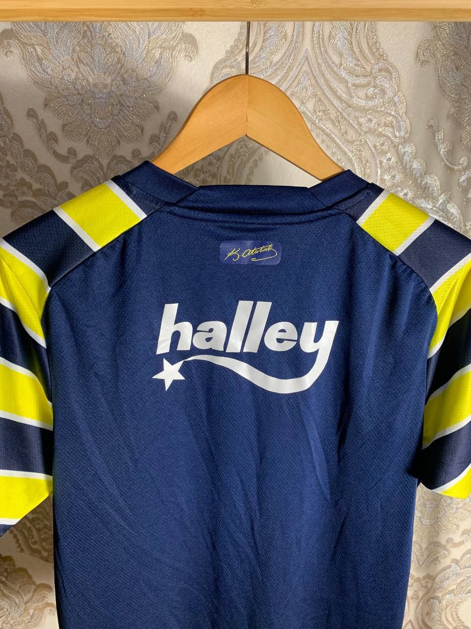 Puma VINTAGE PUMA FC FENERBAHCE TURKEY SOCCER JERSEY RETRO Y2K Size US M / EU 48-50 / 2 - 7 Thumbnail