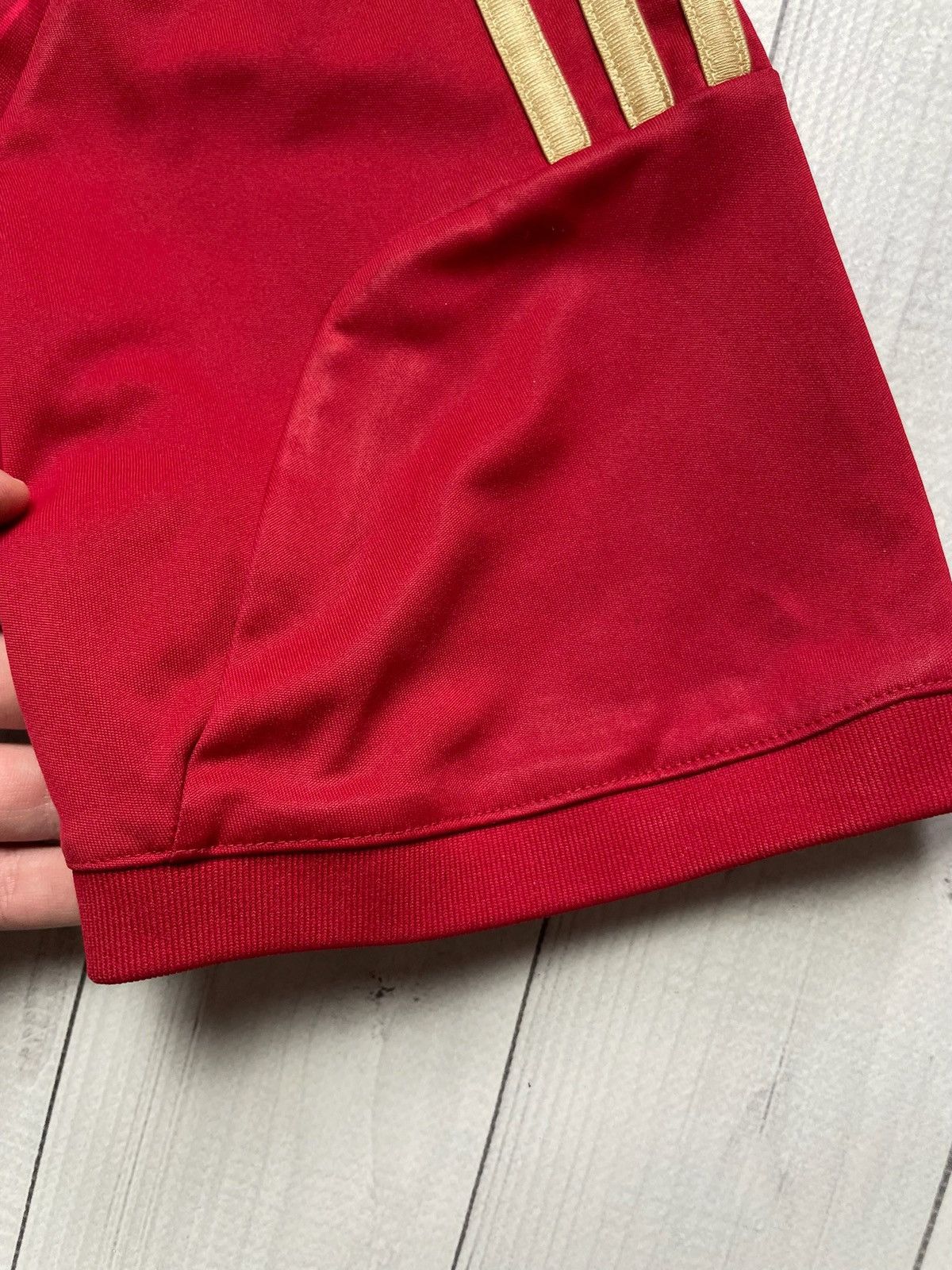Adidas × Vintage Vintage adidas Spain size M soccer jersey red Size US M / EU 48-50 / 2 - 3 Thumbnail