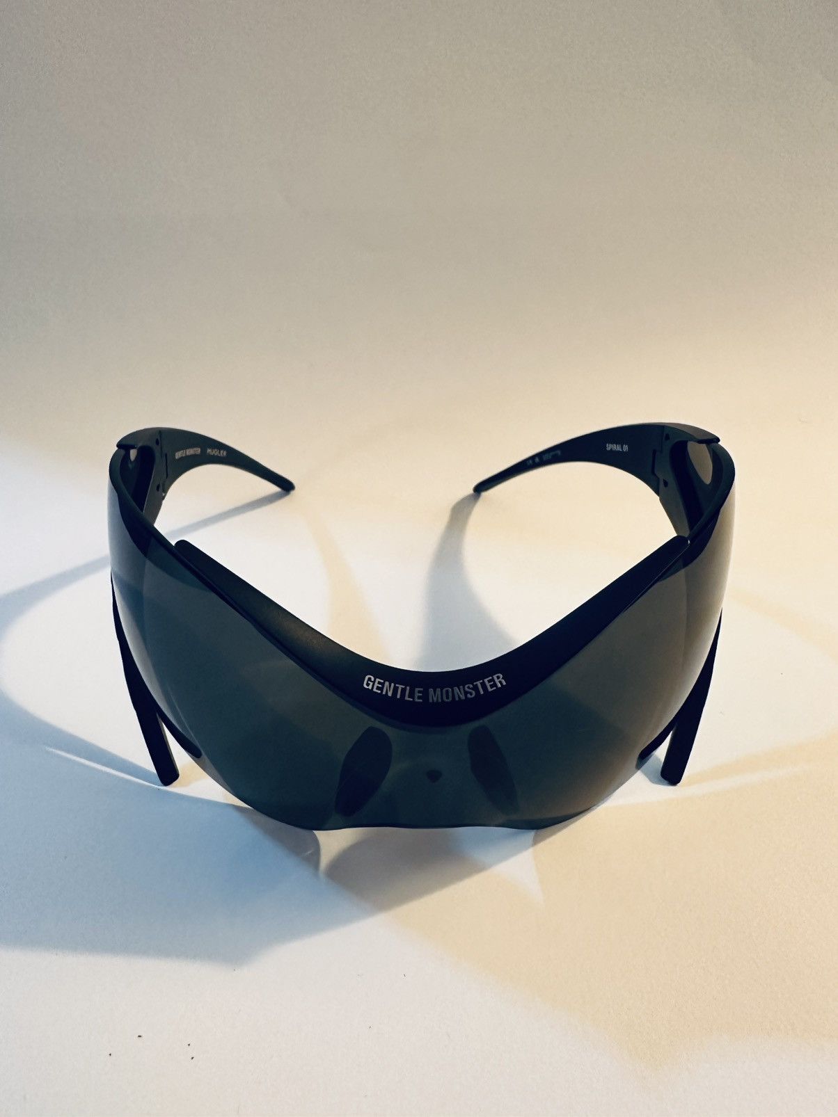 Gentle Monster × Mugler Gentle Monster x Mugler Spiral Sunglasses (01 M01) Size ONE SIZE - 3 Thumbnail