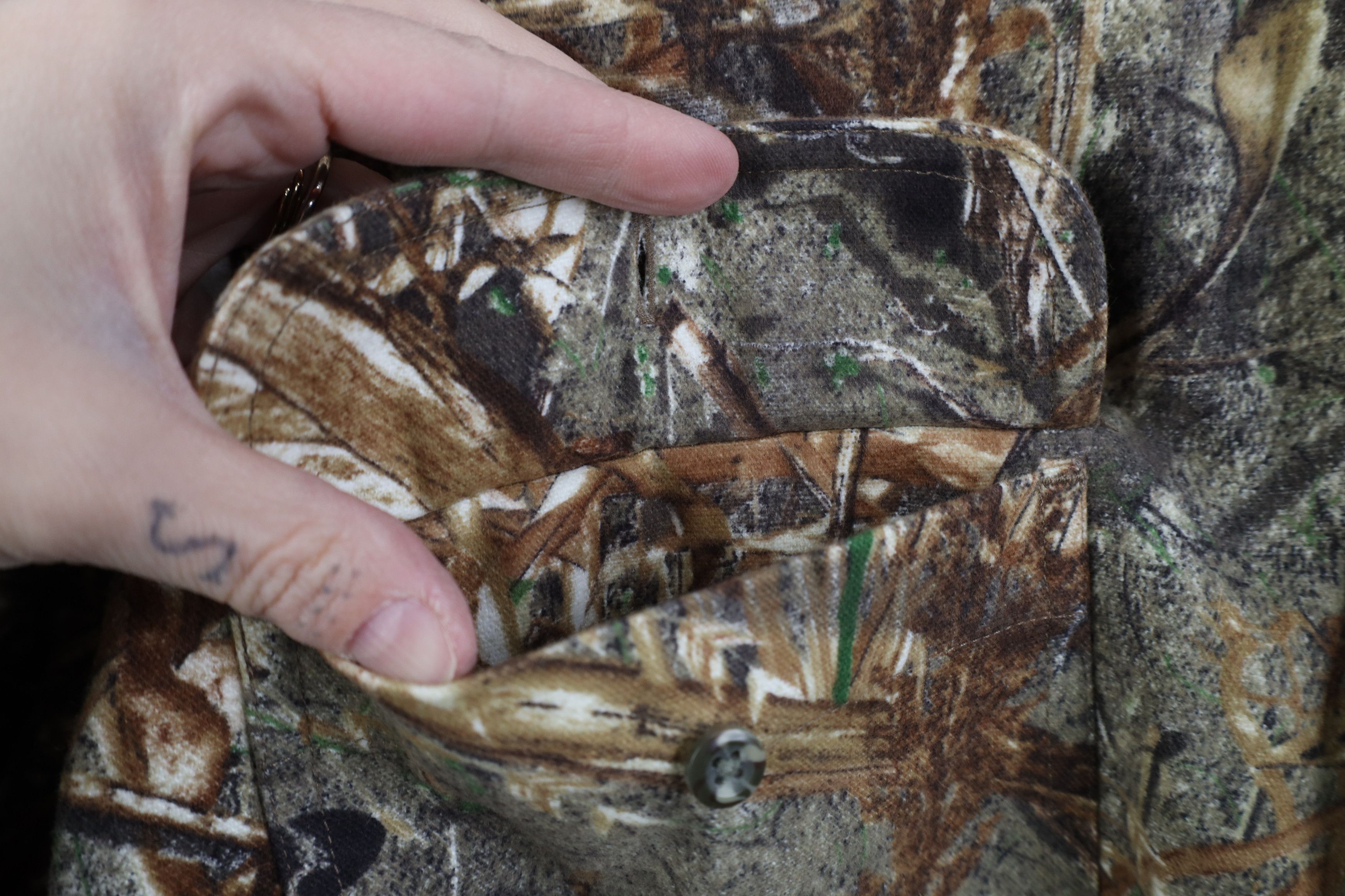 Mossy Oaks Vintage Mossy Oak Camouflage Cloth Collared Button Shirt Size US XXL / EU 58 / 5 - 7 Thumbnail