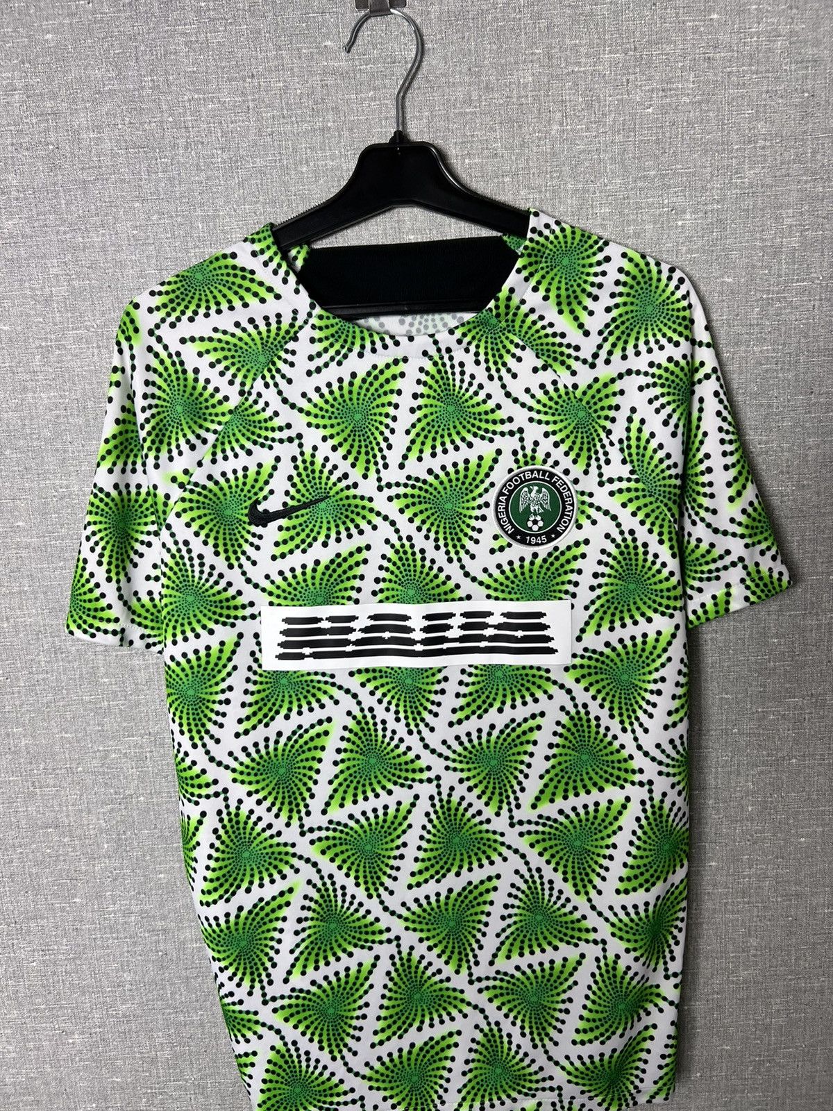 Nike 2022/23 Nike Nigeria National Football Team Pre Match Jersey Size US M / EU 48-50 / 2 - 2 Thumbnail