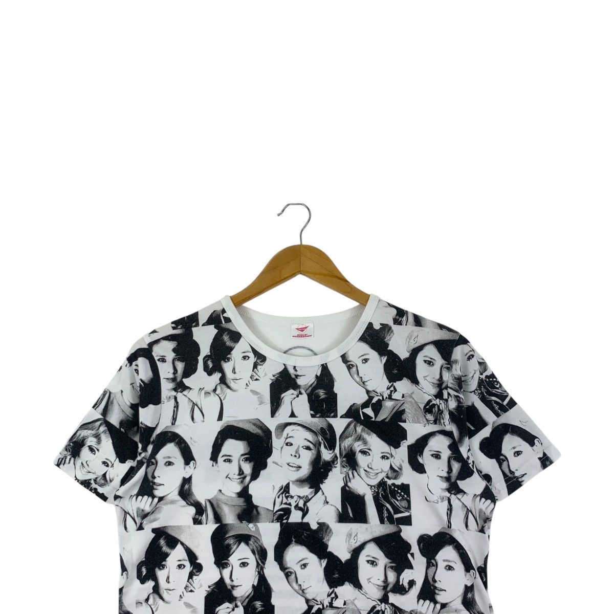 Vintage GIRLS’ GENERATION SNSD Girls & Peace Japan Tour Tee Shirt Size S / US 4 / IT 40 - 2 Thumbnail