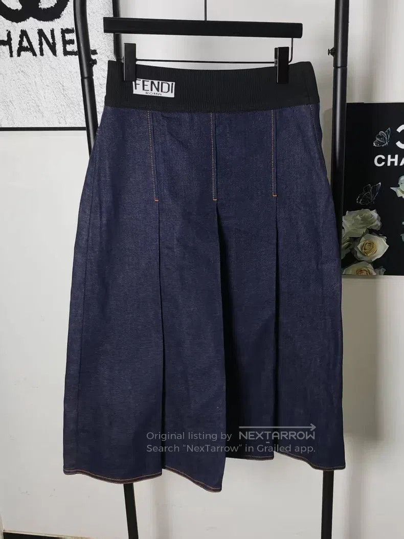 Fendi Fendi Embroidered Logo Denim Skirt Size 27" / US 4 / IT 40 - 1 Thumbnail