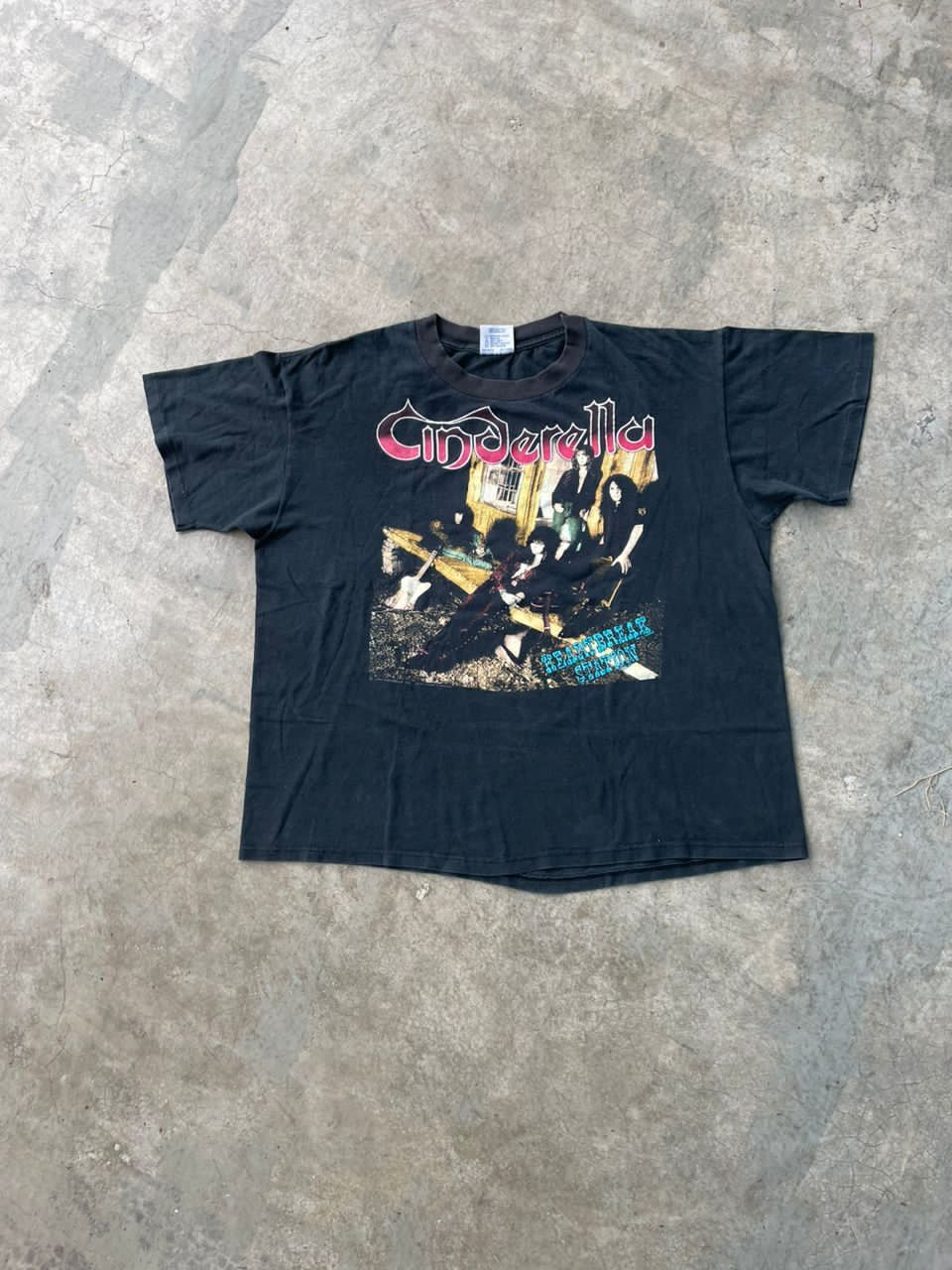 Band Tees Vintage 90s Cinderella 'Heart Break Station' Tour Band Tees Size US XL / EU 56 / 4 - 1 Thumbnail