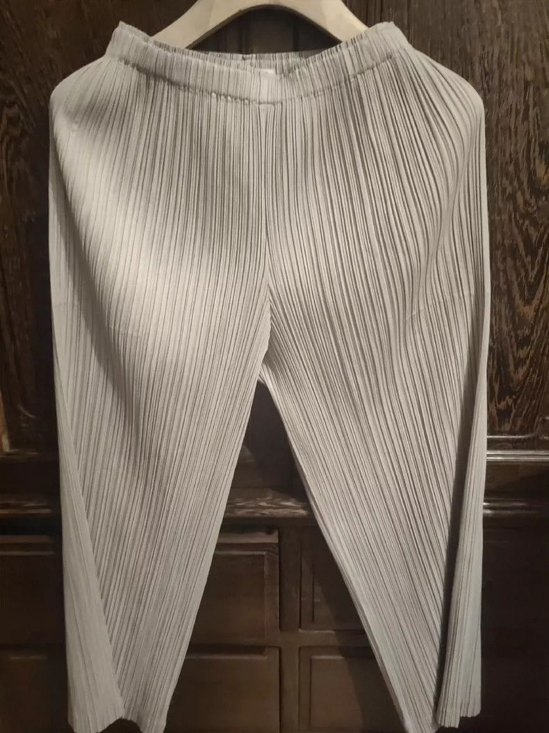 Issey Miyake Issey Miyake size:3 Beige pleated trousers Size 31" - 1 Thumbnail