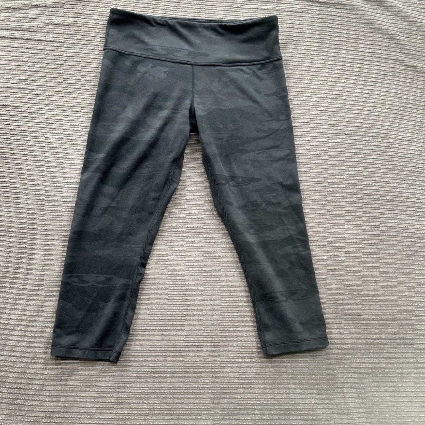 Lululemon Lululemon Wunder Under Crop Leggings Women 8 Gray Camo Polyester Gym Yoga Cropped Athletic 8 Womens Size 30" / US 8 / IT 44 - 2 Thumbnail