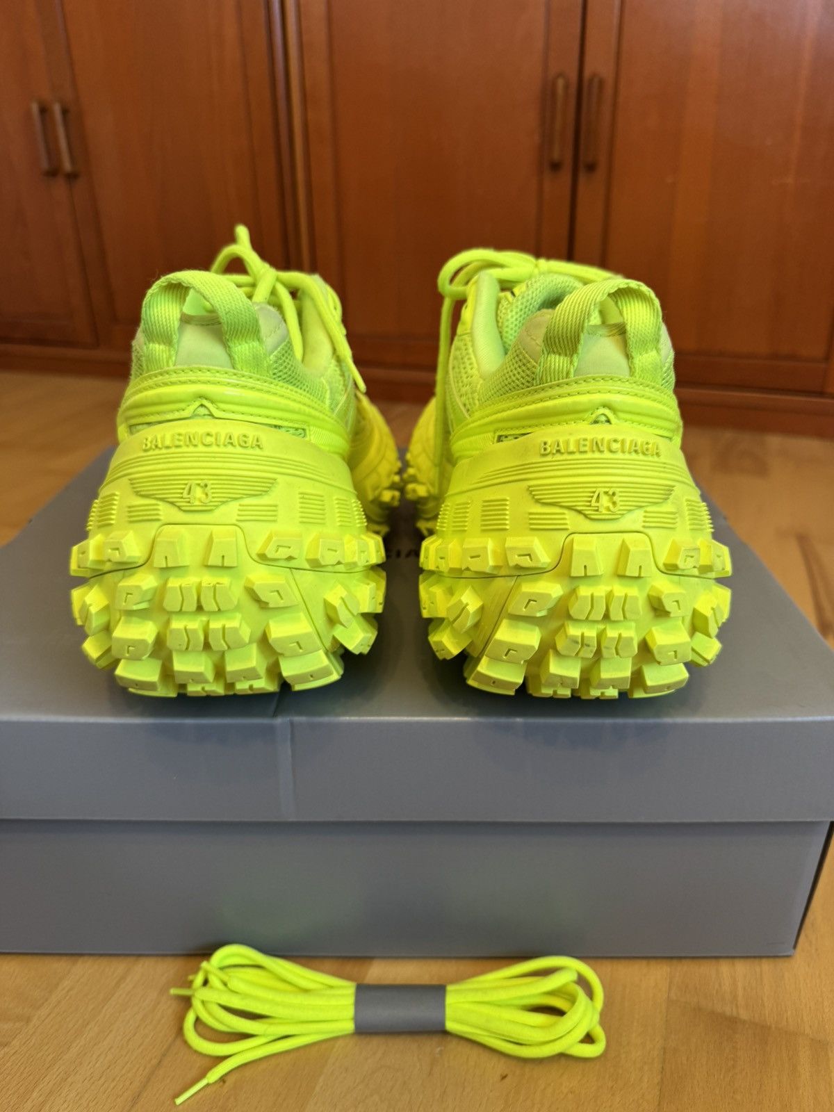 Balenciaga Balenciaga Defender Neon Yellow Size US 10 / EU 43 - 8 Thumbnail