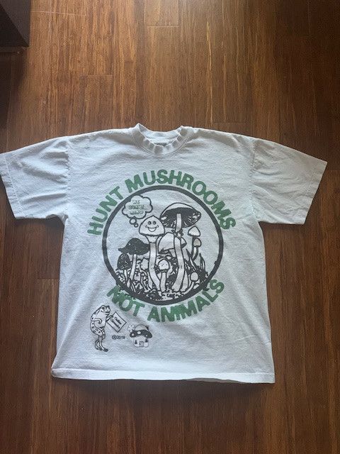 Online Ceramics Hunt Mushrooms Tee