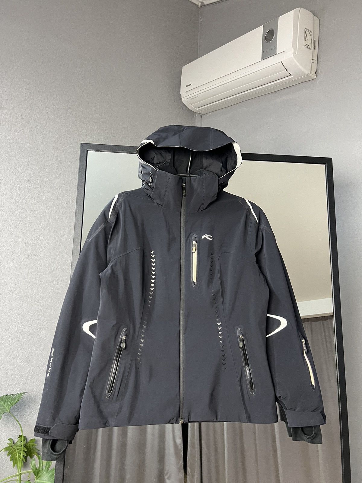 image of Goretex x Kjus Black Sky Jacket Kjus Size L Vintage Gore-Tex Hyvent Jacket, Women's