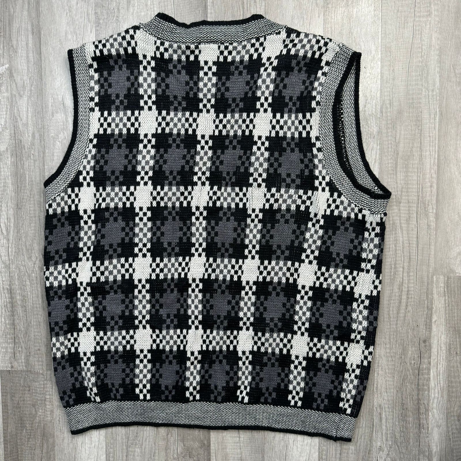 Vintage Vintage 80s 90s Plaid Gray Black White Sweater Vest Size XL Size US XL / EU 56 / 4 - 4 Thumbnail