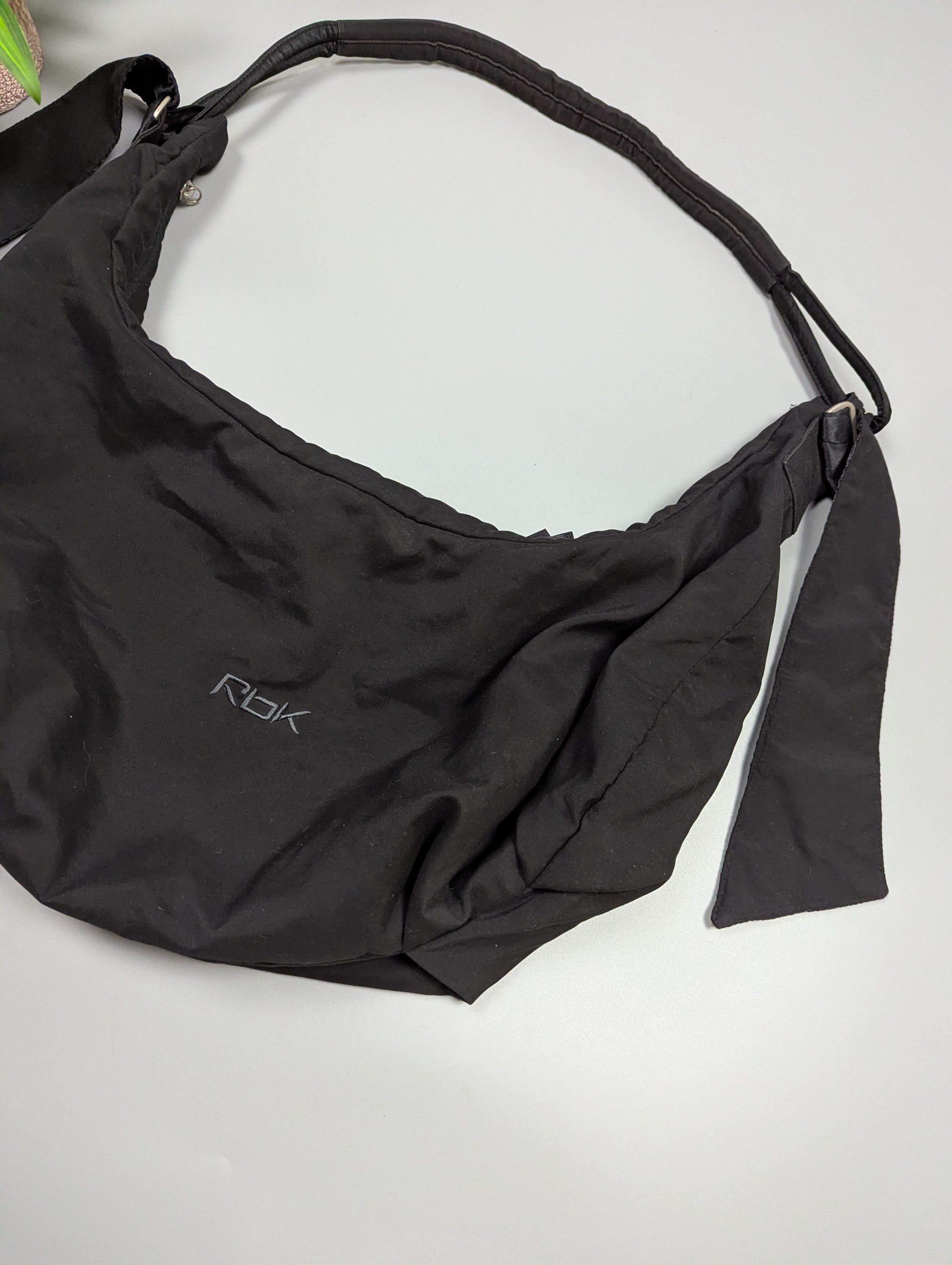 Reebok Y2K Reebok RBK Sling Crossbody Bag Black Minimalist Size ONE SIZE - 5 Thumbnail