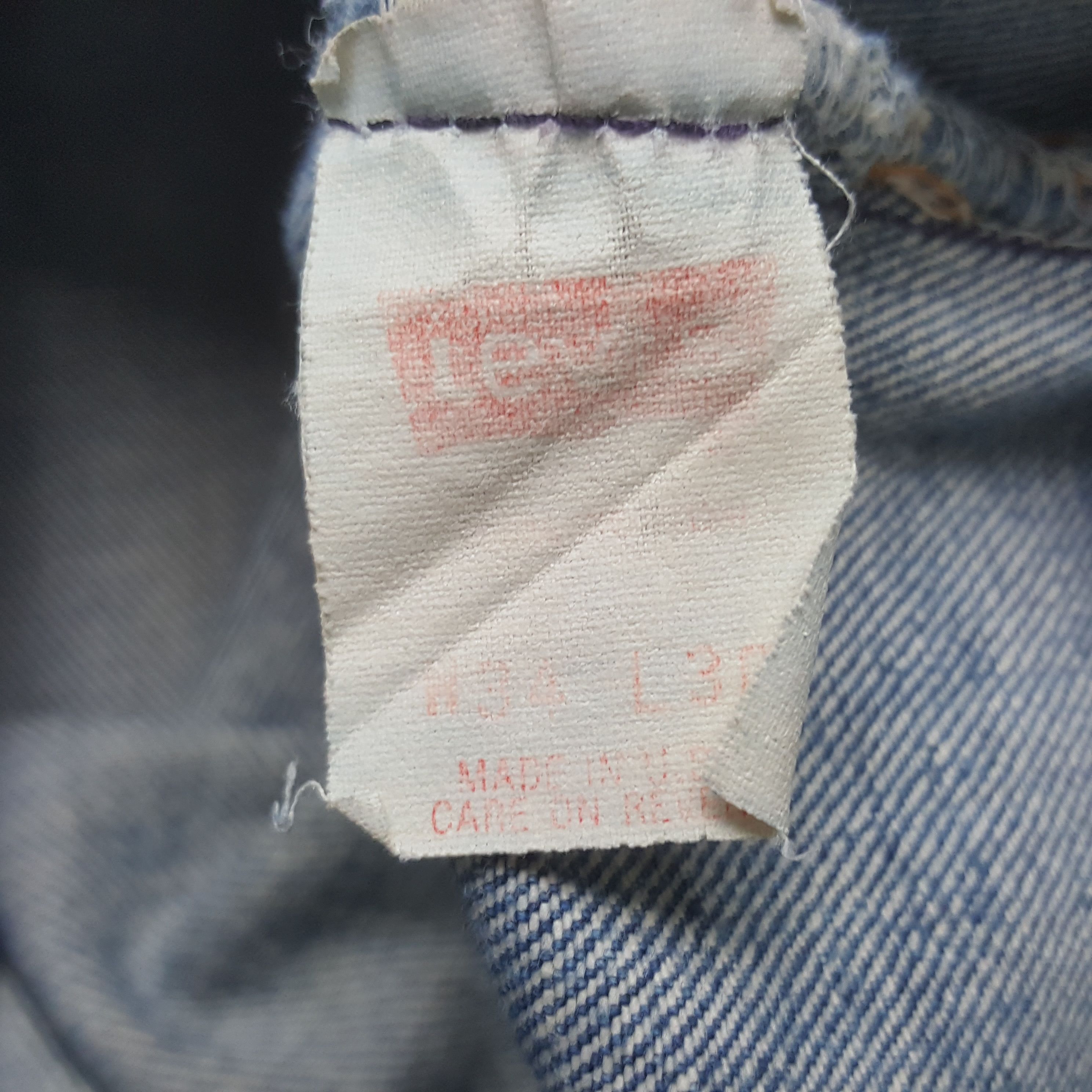 Vintage Vintage Levi's 501 90's Distressed Denim Jeans RR9 Size US 33 - 9 Thumbnail