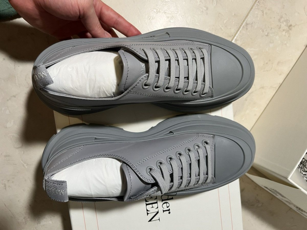 Alexander McQueen McQueen Tread Slick Low Top Sneakers Size US 8 / EU 41 - 16 Thumbnail