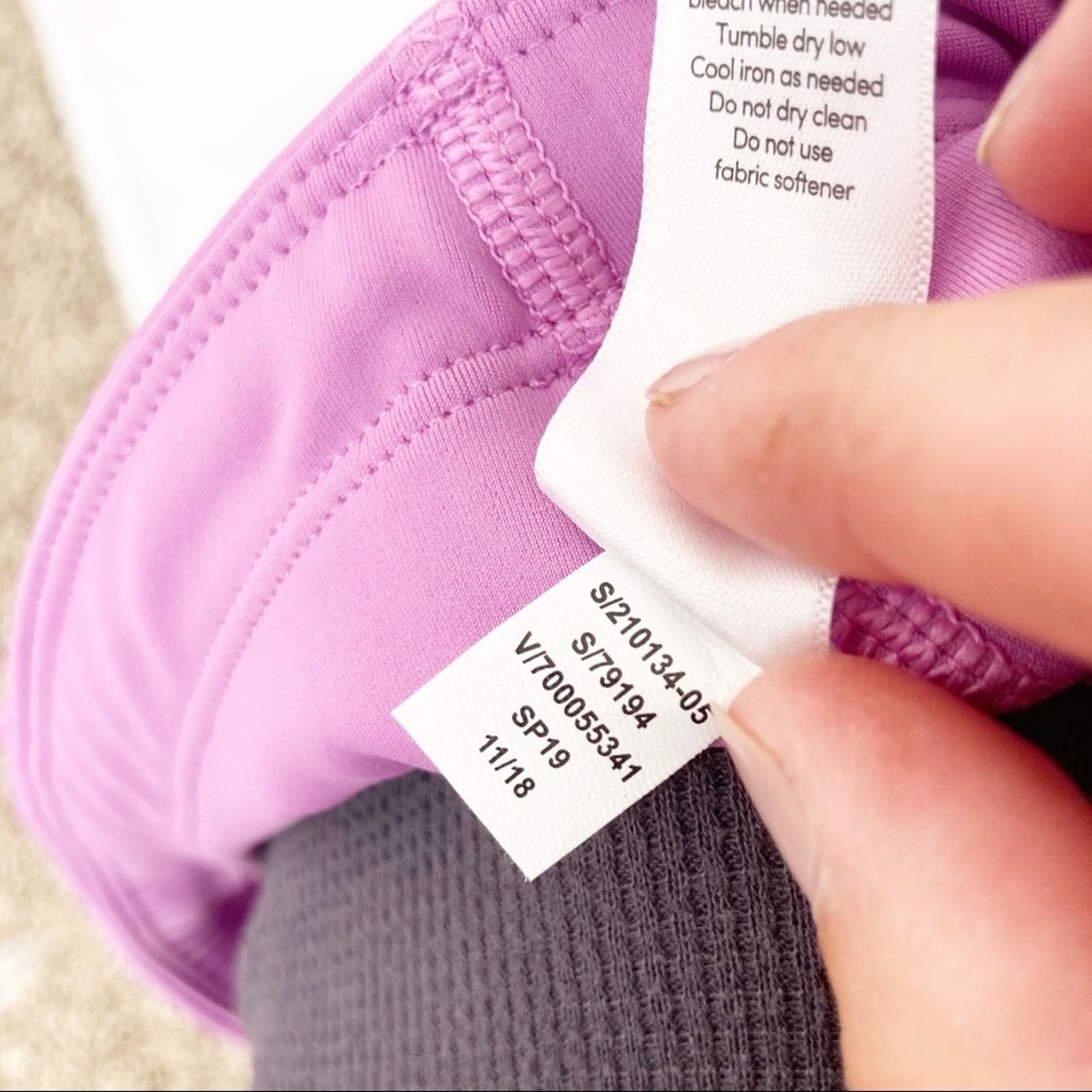 Other Athleta Mesh Contenter Capri Leggings Violet Blush Sz S Size 27" / US 4 / IT 40 - 9 Thumbnail