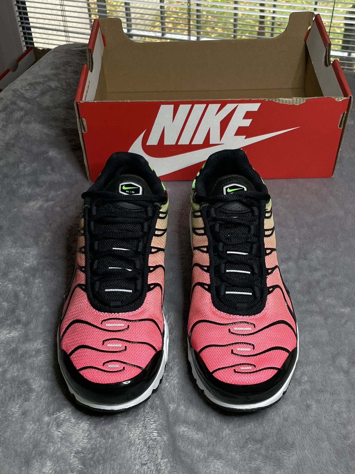 Nike Nike Air Max Plus (GS) Size US 7.5 / IT 37.5 - 2 Thumbnail