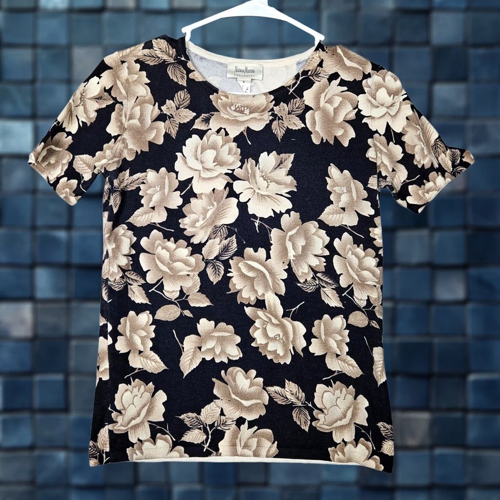 Neiman Marcus VINTAGE Neiman Marcus Exclusive Women’s Floral Print Short Sleeve Sweater Top Sz S Size S / US 4 / IT 40 - 1 Thumbnail