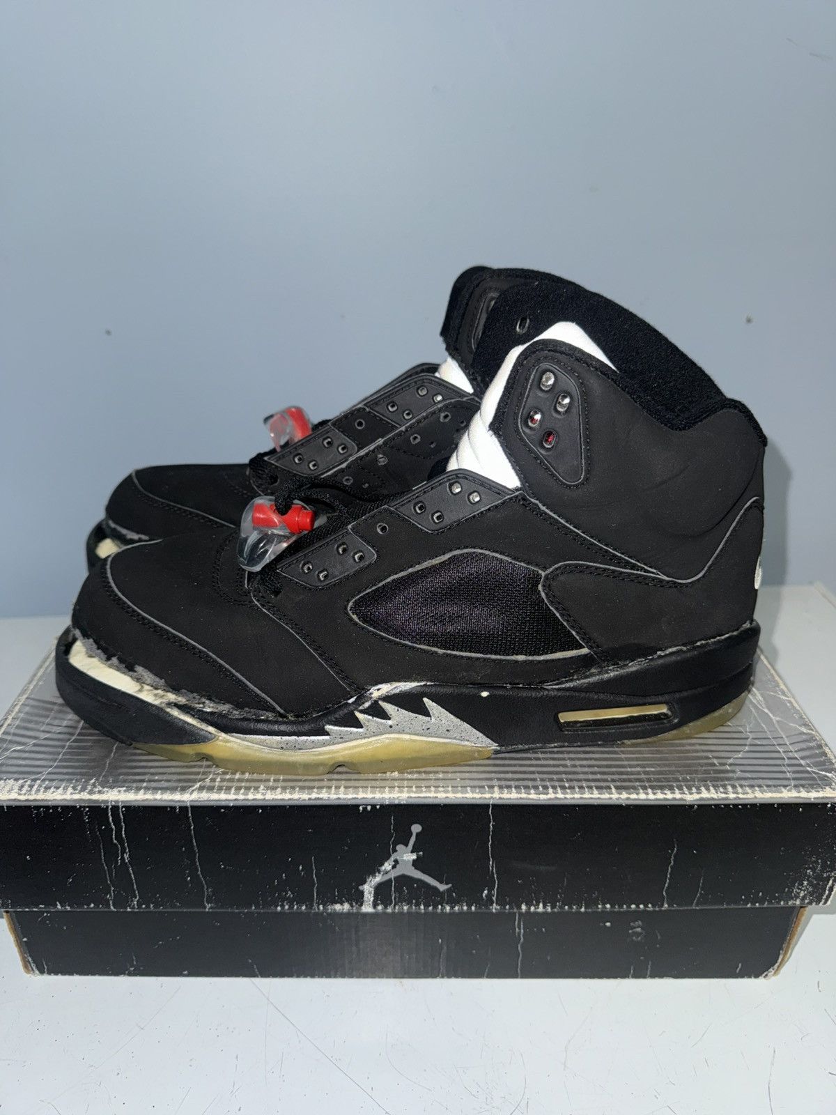 Jordan Brand Deadstock Jordan 5 Black Metallic 2000 Size US 10 / EU 43 - 1 Thumbnail