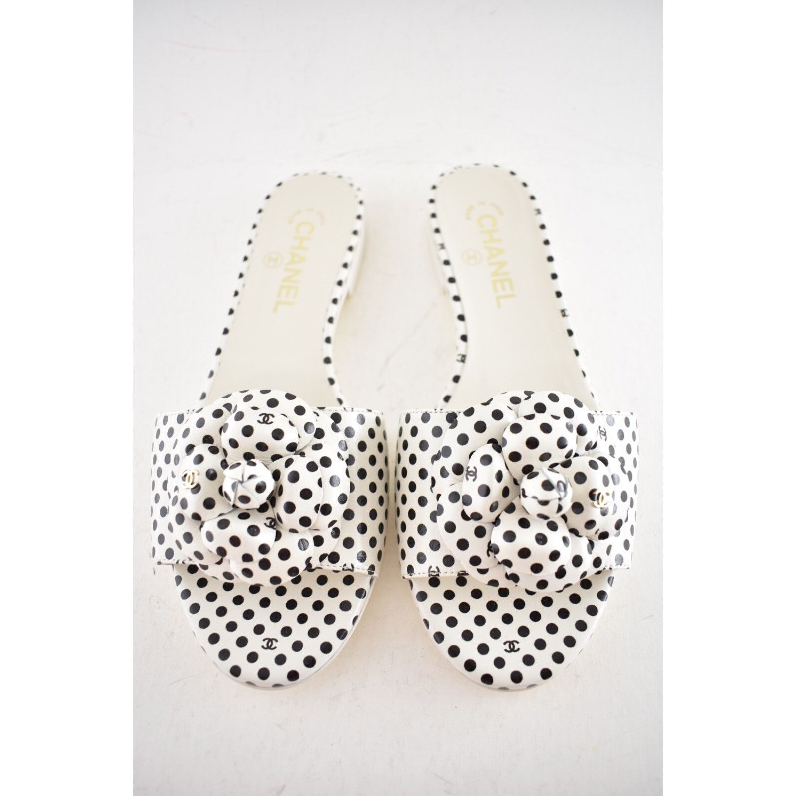 Chanel Chanel 24P Black White Camellia Flower Polka Dot CC Logo Size US 8 / IT 38 - 3 Thumbnail