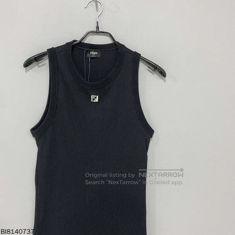 Fendi Fendi Black Metal Logo Knit Vest Size M / US 6-8 / IT 42-44 - 1 Thumbnail
