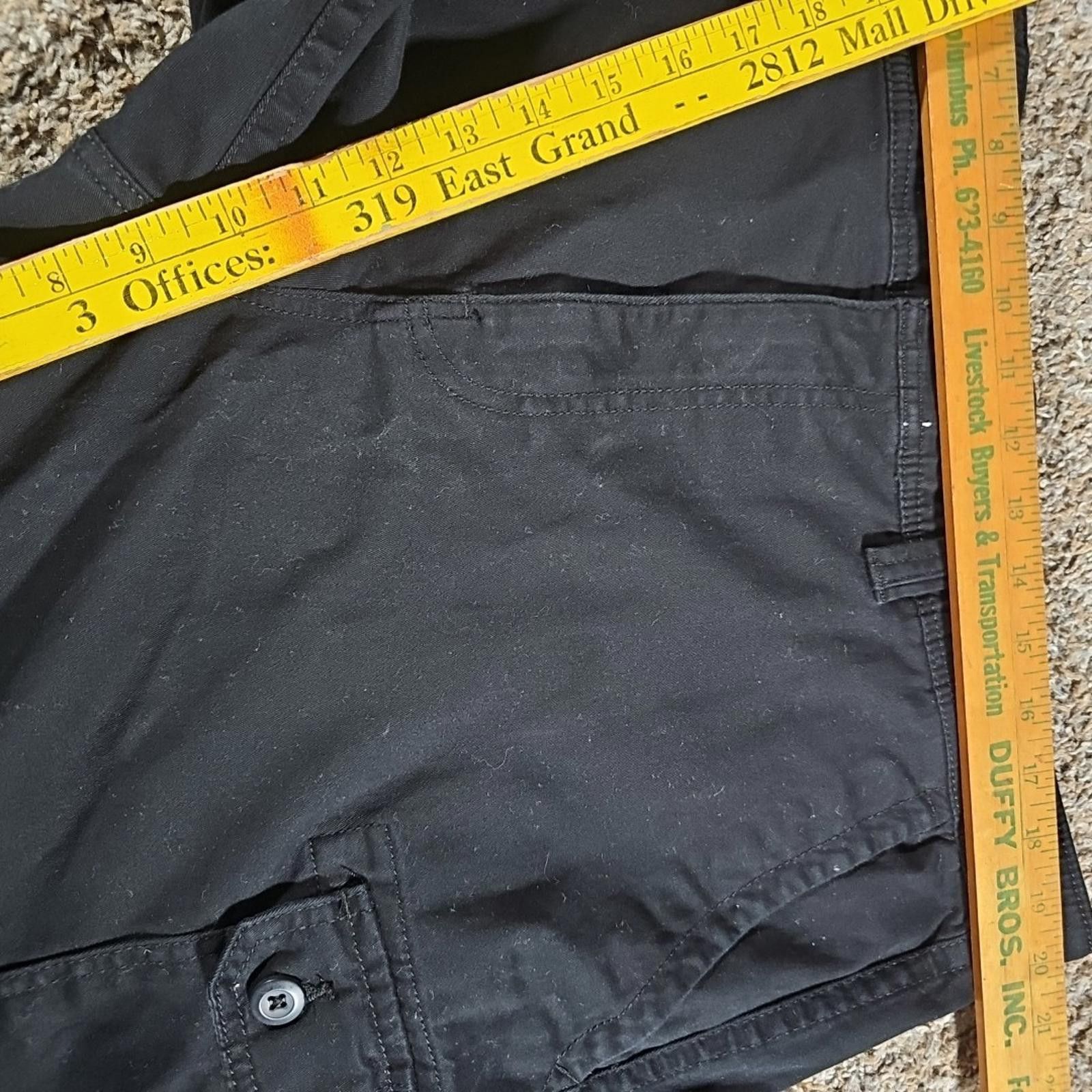 St. Johns Bay St Johns Bay Sz 40 Black Cargo Shorts Size US 40 / EU 56 - 4 Thumbnail