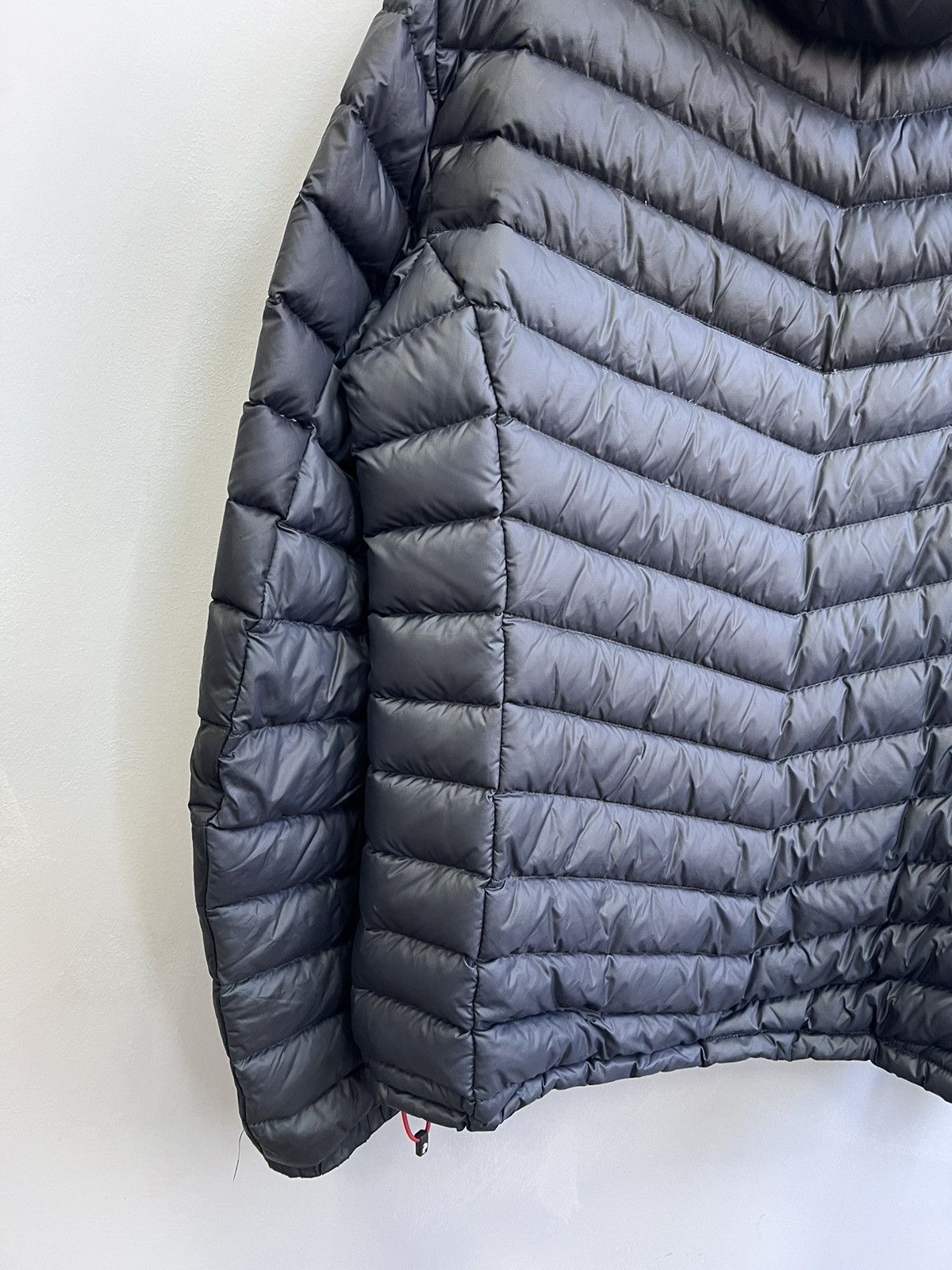 Peak Performance Light HOODED Down Jacket