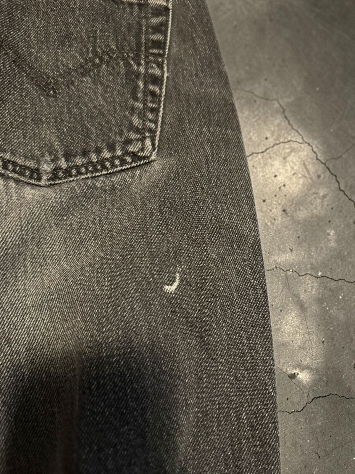 Levi's Vintage Destroyed Black Levi's Faded Jeans Size US 31 - 6 Thumbnail