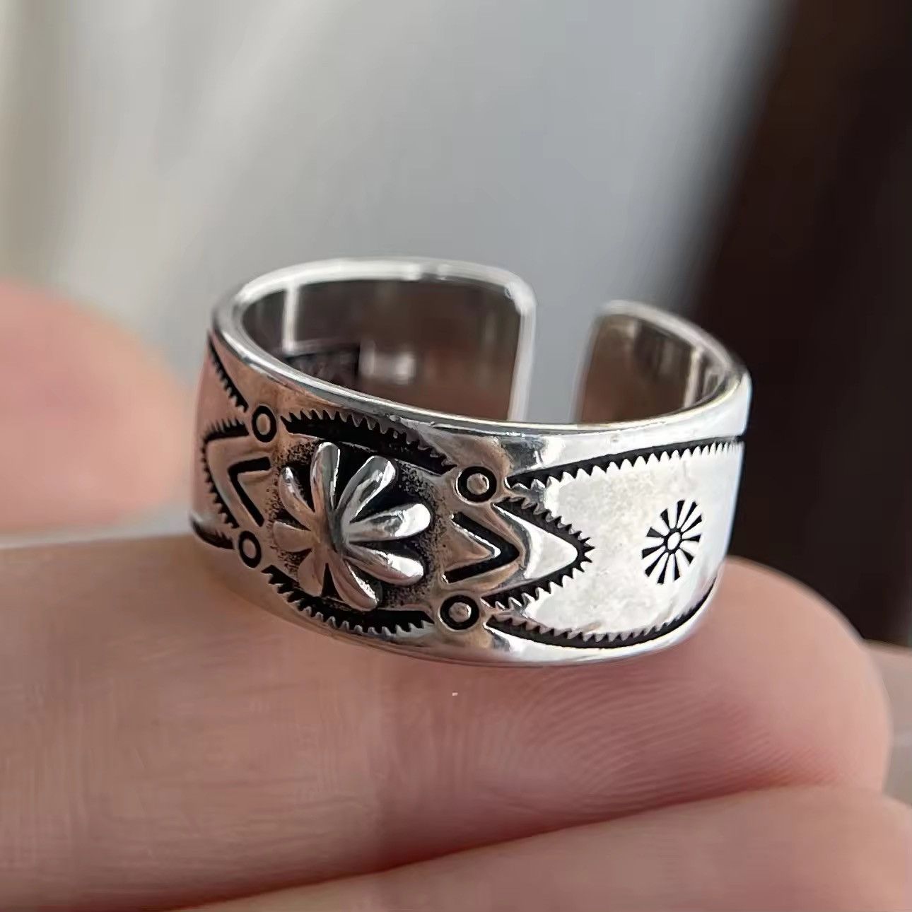 Vintage Minimalist Flower Pattern Ring Resizeable Size ONE SIZE - 2 Thumbnail
