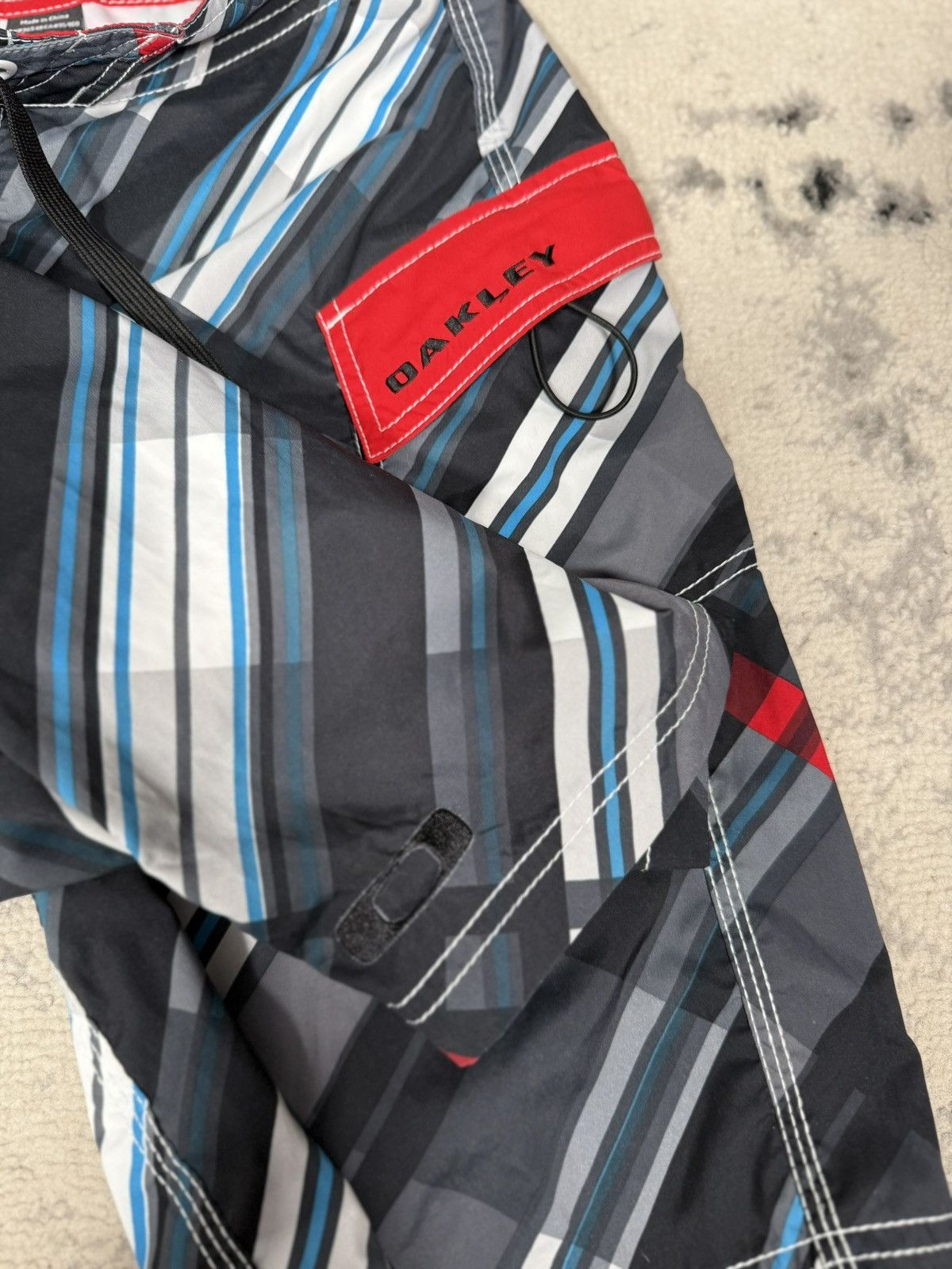 Oakley Y2K Oakley Red Blue Gray Stripes Board Shorts Size US 30 / EU 46 - 3 Thumbnail