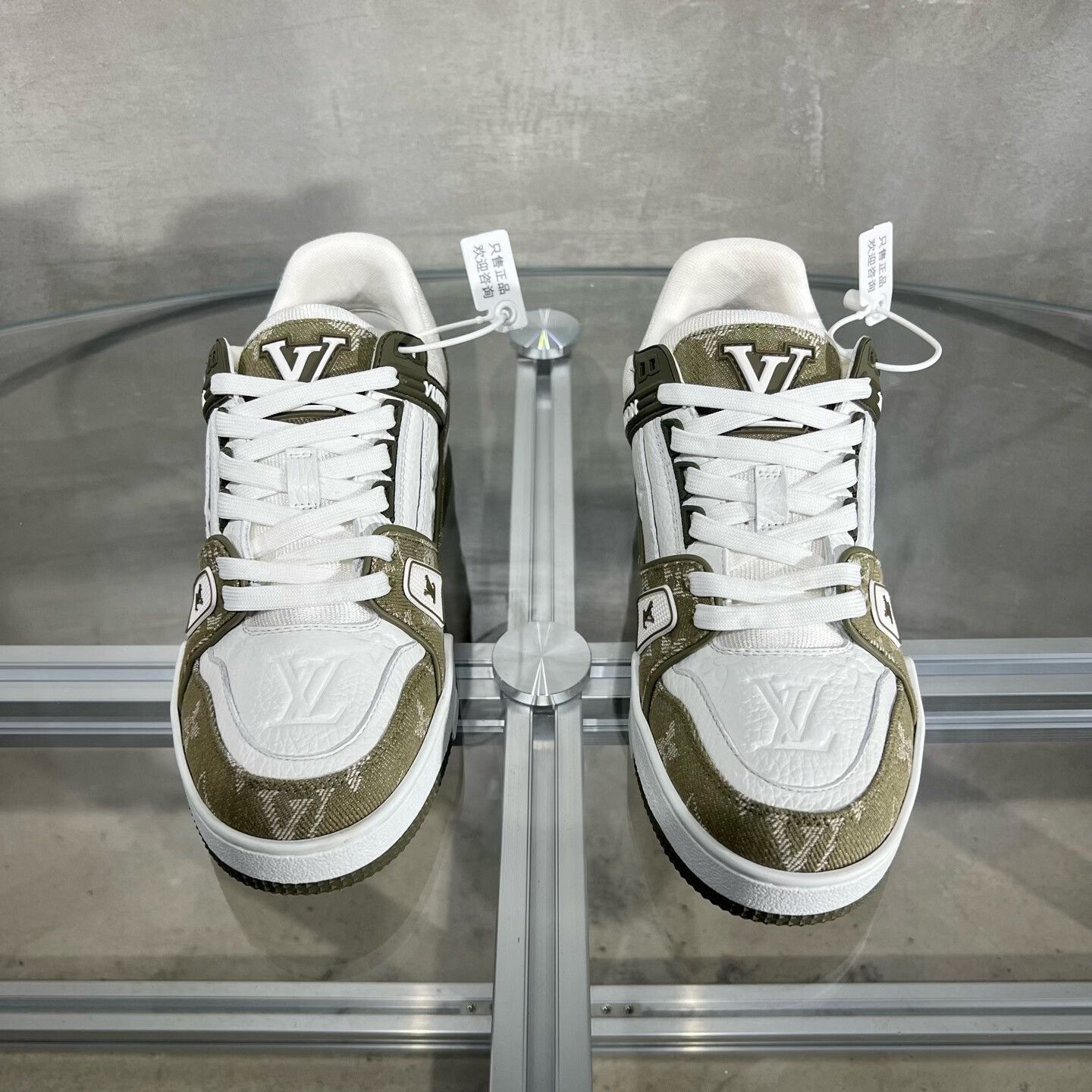 Louis Vuitton louis vuitton lv trainer 25 white green Size US 5.5 / EU 38 - 1 Thumbnail