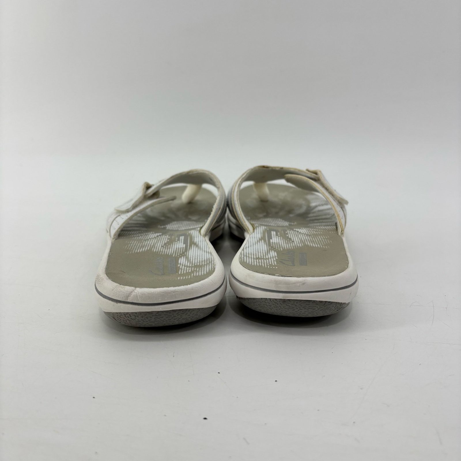 Clarks Clarks Womens Size 7 Breeze Sea Flip Flop Sandals White Size US 7 / IT 37 - 12 Thumbnail