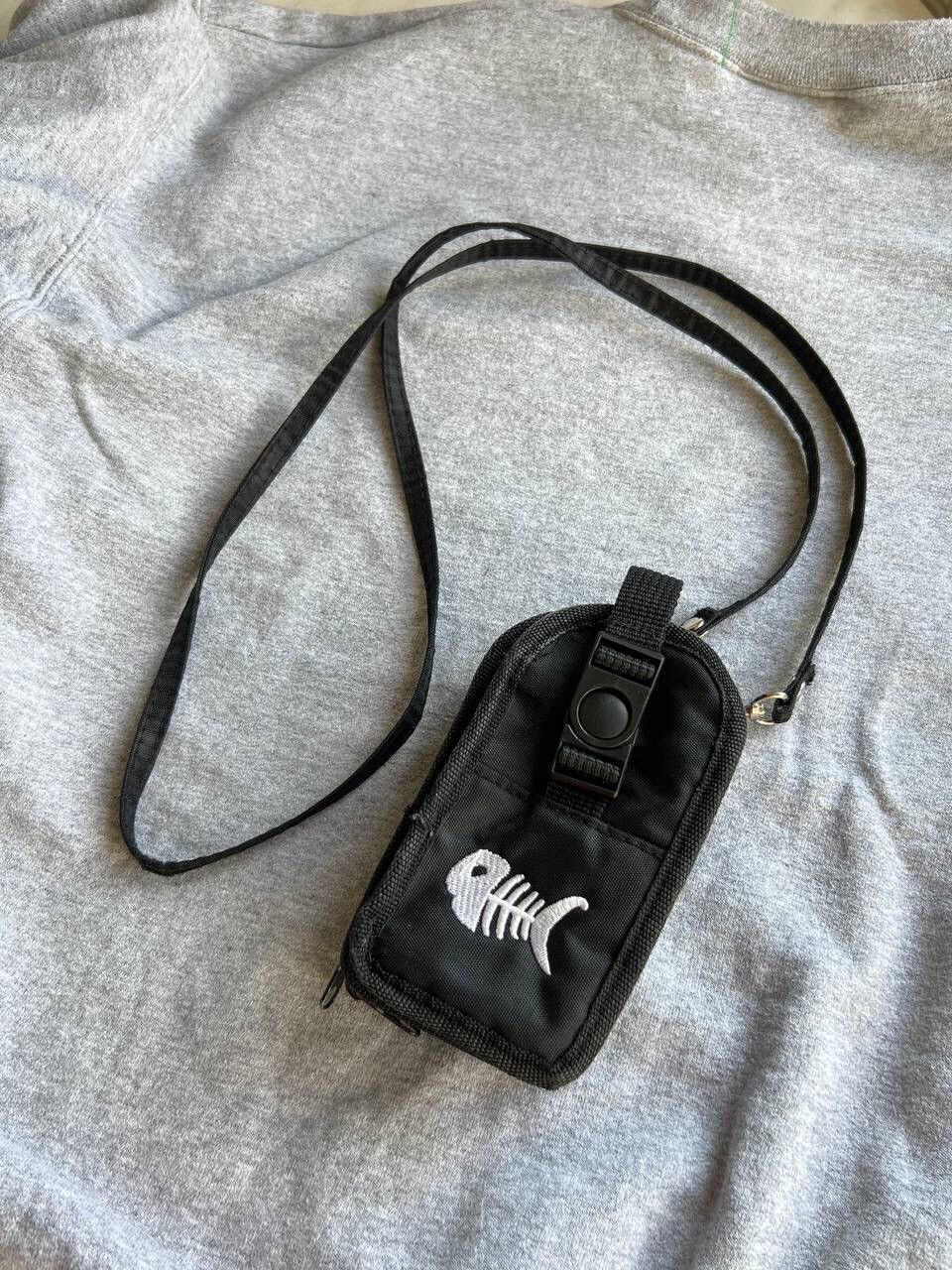 Hook-Ups 90s Vintage Fishbone Skate Crossbody Retro Bag Rare USA Y2K Size ONE SIZE - 1 Thumbnail