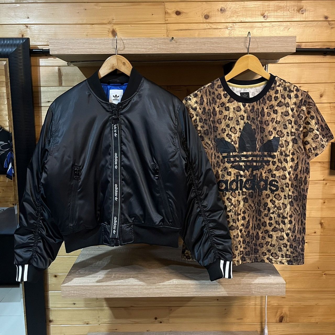 Adidas adidas women's cropped bomber jacket (free leopard tee) Size M / US 6-8 / IT 42-44 - 1 Thumbnail