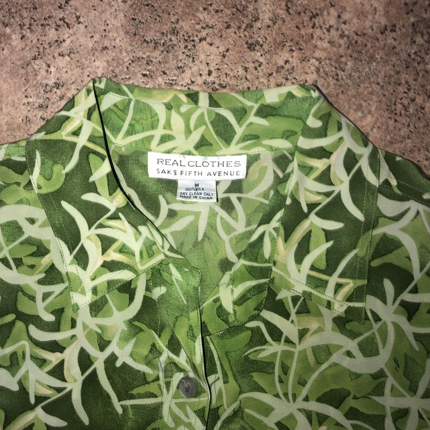 Saks Fifth Avenue Saks Fifth Avenue Green Womens Blouse Silk M Size M / US 6-8 / IT 42-44 - 2 Thumbnail
