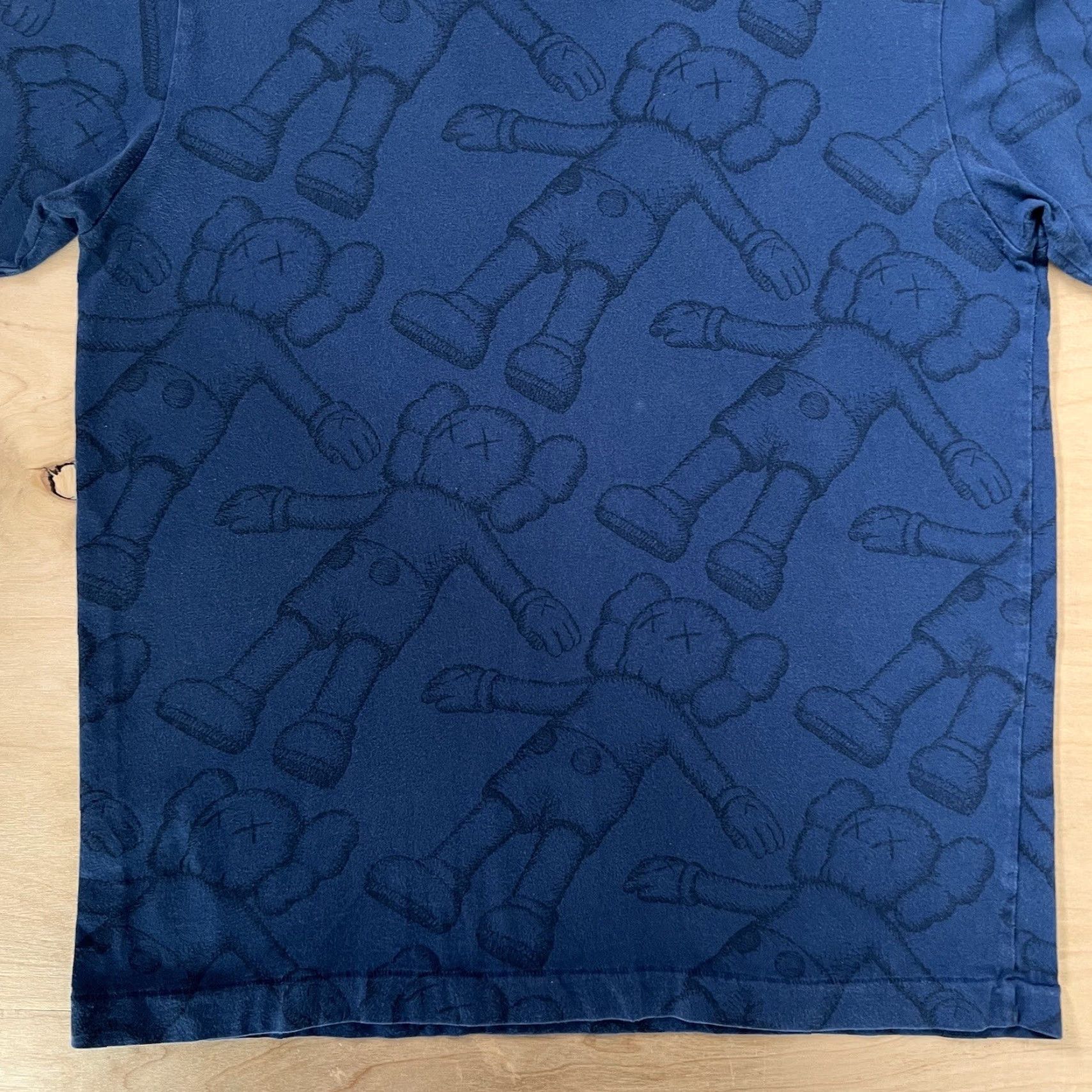 Uniqlo VINTAGE KAWS Uniqlo Shirt Medium Blue New York Streetwear All Over Print Art Size US M / EU 48-50 / 2 - 4 Thumbnail