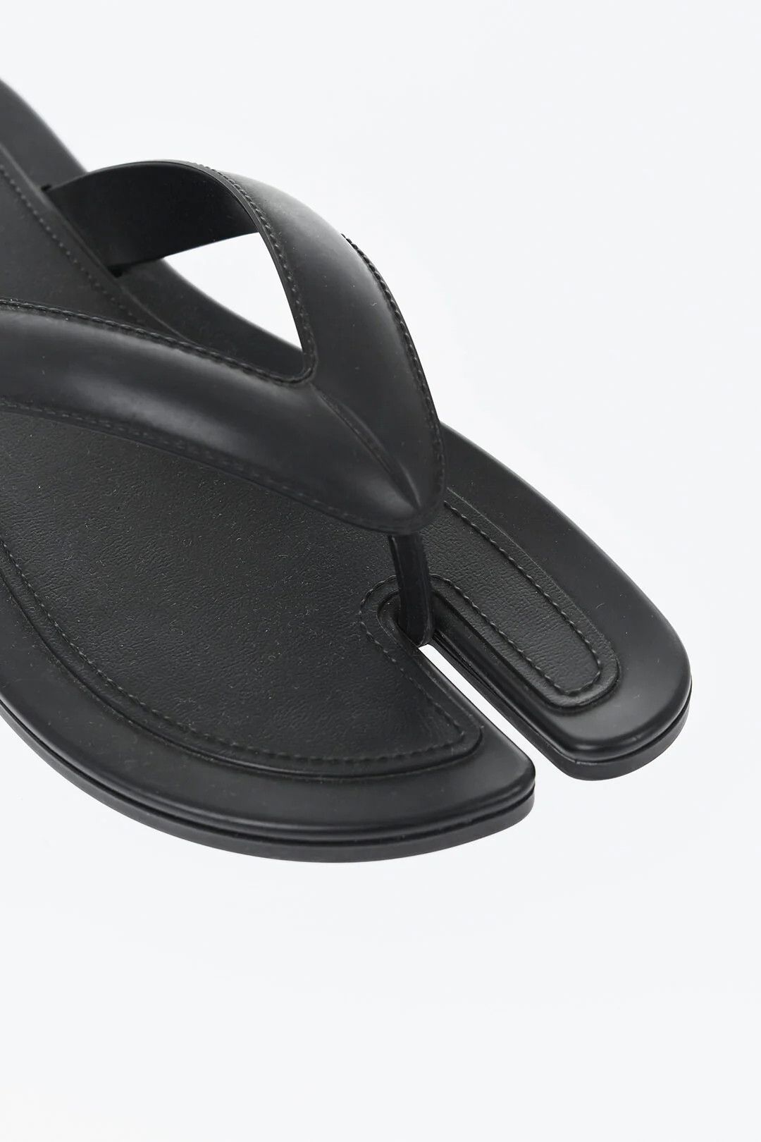 Maison Margiela og1mm0426 Vegan Leather Flip-Flops in Black Size US 5 / IT 35 - 4 Thumbnail