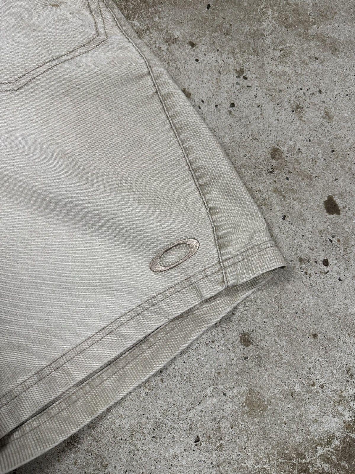 Oakley × Vintage Vintage Y2K Oakley Distressed Baggy Corduroy Shorts Cargo Size US 33 - 3 Thumbnail