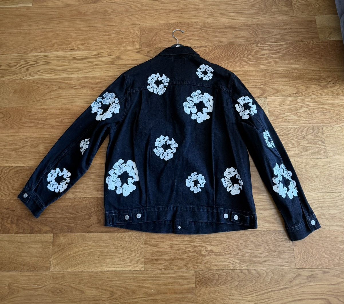DENIM TEARS Denim Tears x Levis Wreath Denim Jacket Size Large Size US L / EU 52-54 / 3 - 2 Thumbnail