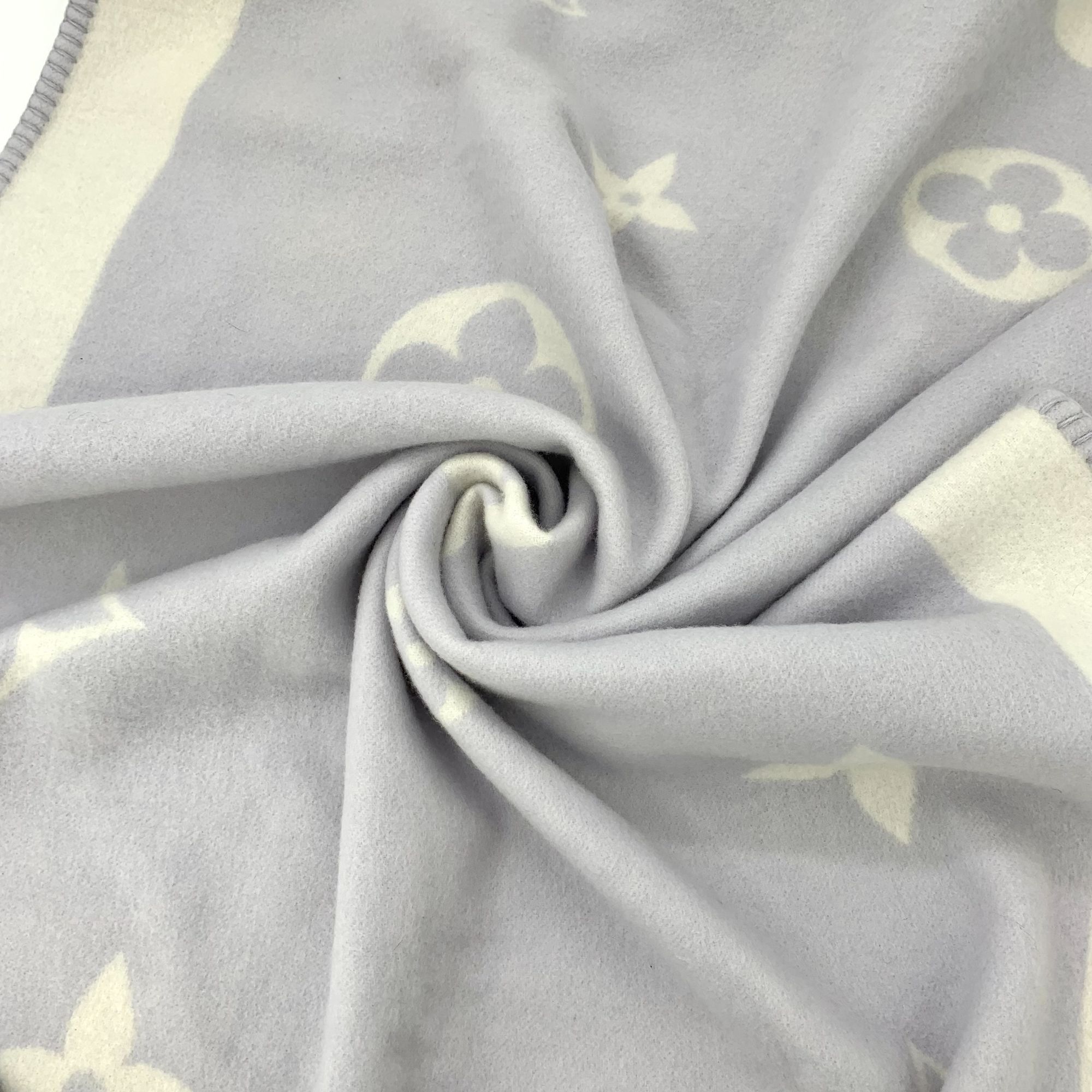 Louis Vuitton Louis Vuitton Light Purple Monogram Wool & Cashmere Blanket Size ONE SIZE - 3 Thumbnail