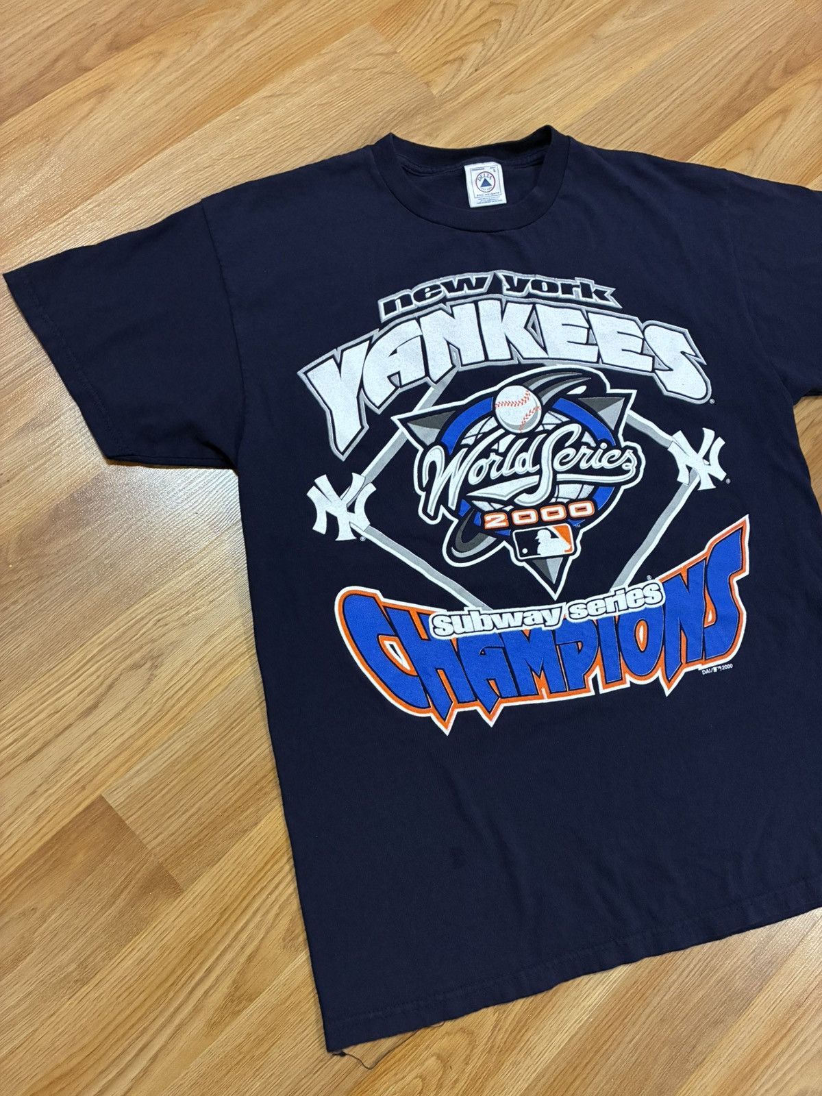 Delta MLB New York Yankees Subway Series Champions 2000 Short Y2K Size US L / EU 52-54 / 3 - 3 Thumbnail