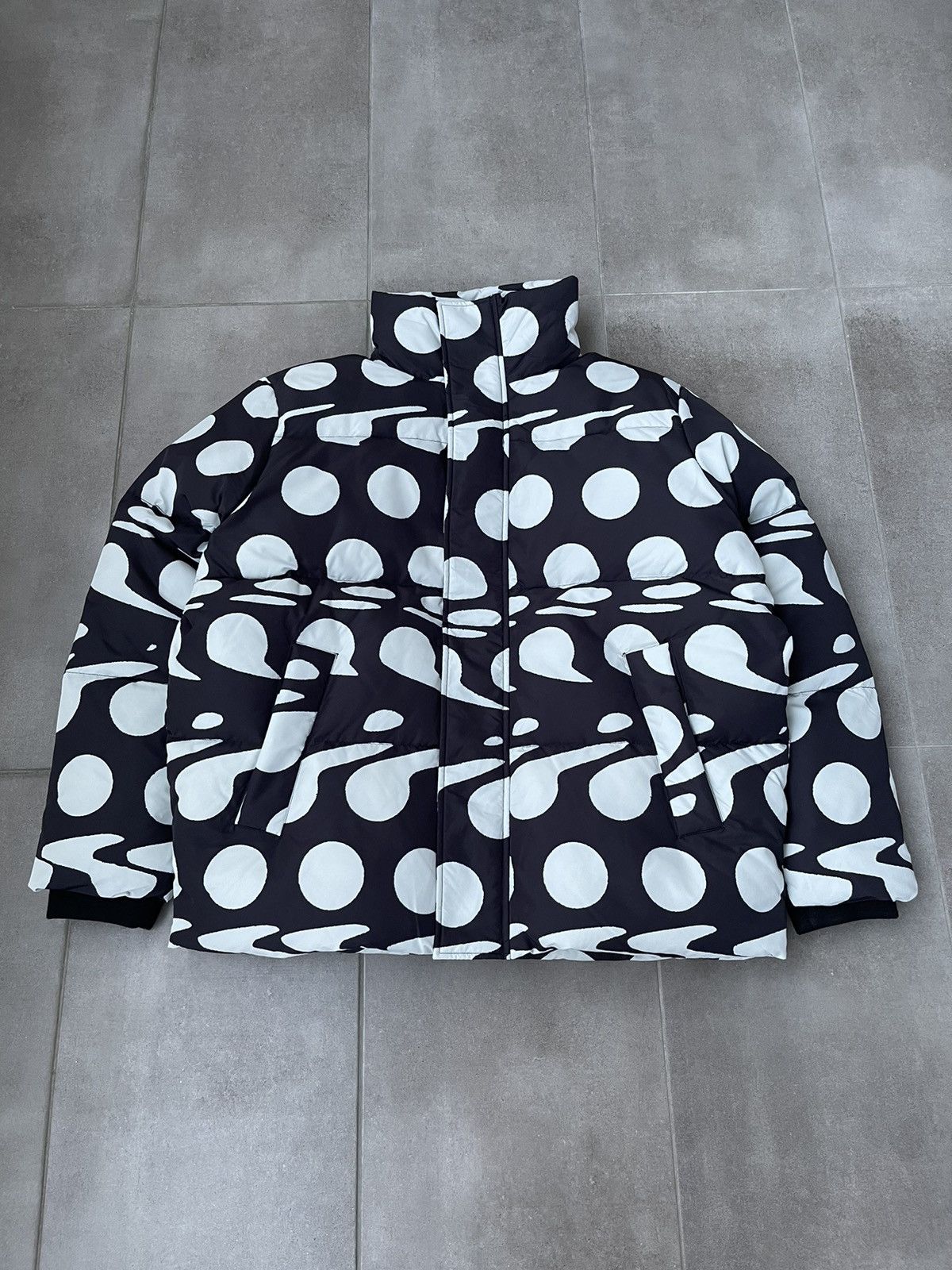 Etudes !DS! AW22 Etudes Allover Dots White Black Puffer Jacket Size US XL / EU 56 / 4 - 6 Thumbnail