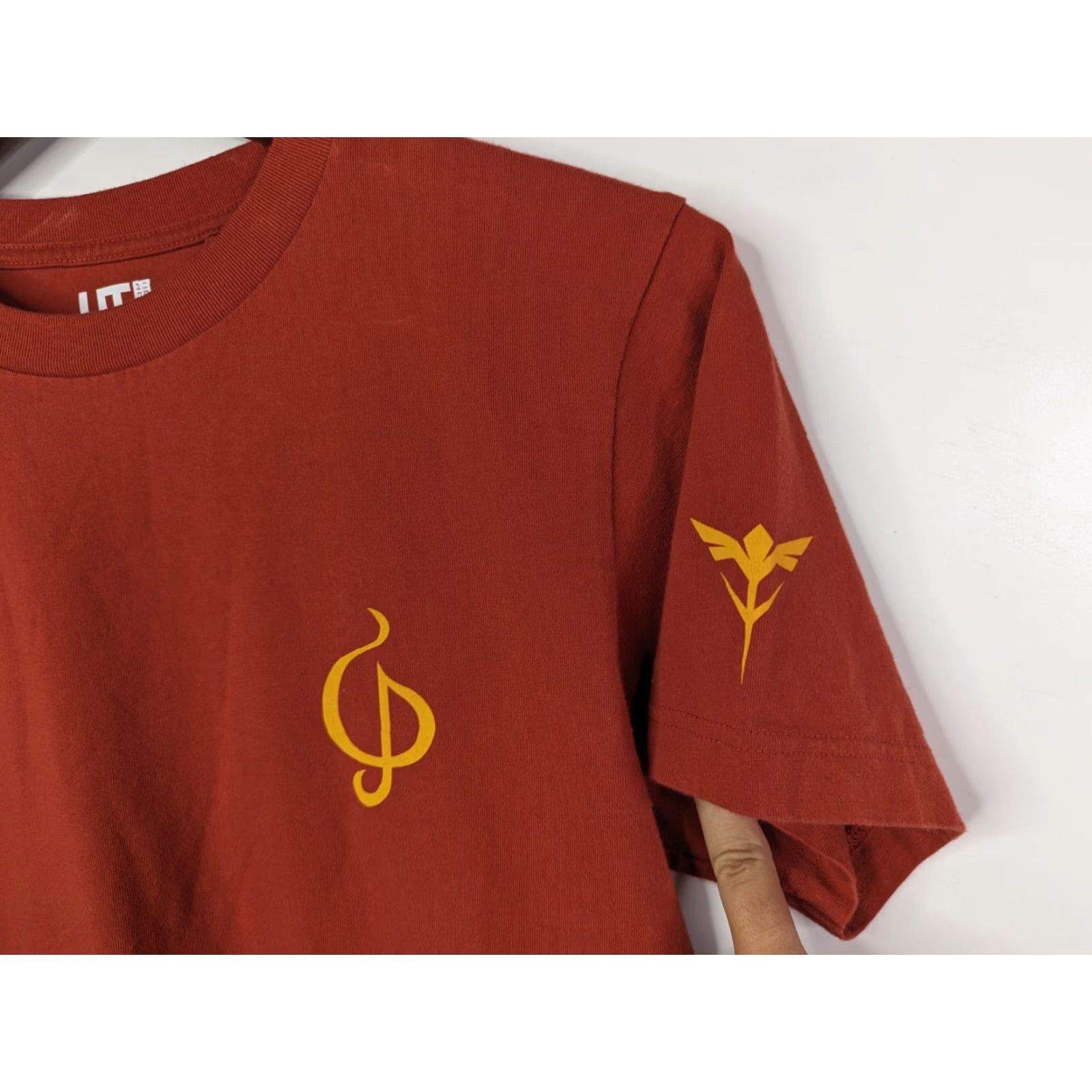 Uniqlo VINTAGE Uniqlo Shirt Mens XS Orange Graphic Sazabi 40th Anniversary MSN-04 T-Shirt Size US XS / EU 42 / 0 - 4 Thumbnail