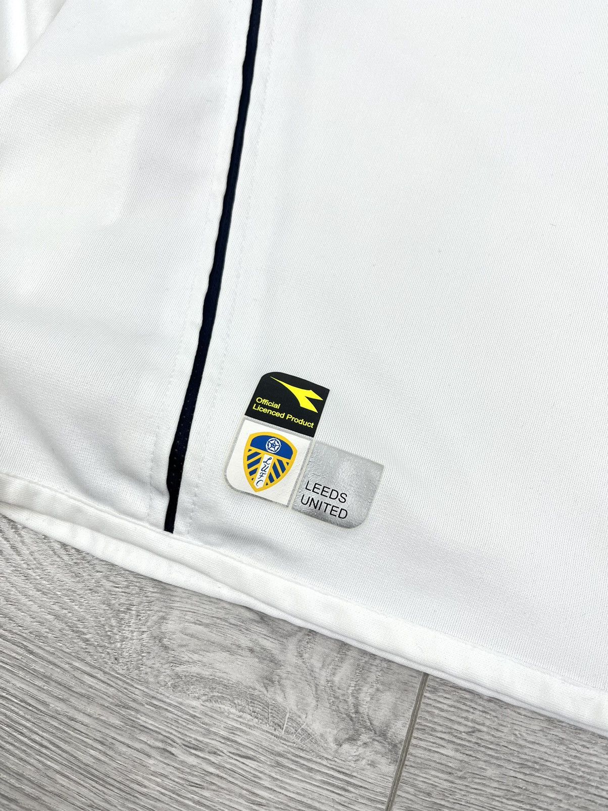 Vintage Leeds United Diadora Vintage 2004/05 Home Long Sleeve Jersey Size US XXL / EU 58 / 5 - 4 Thumbnail