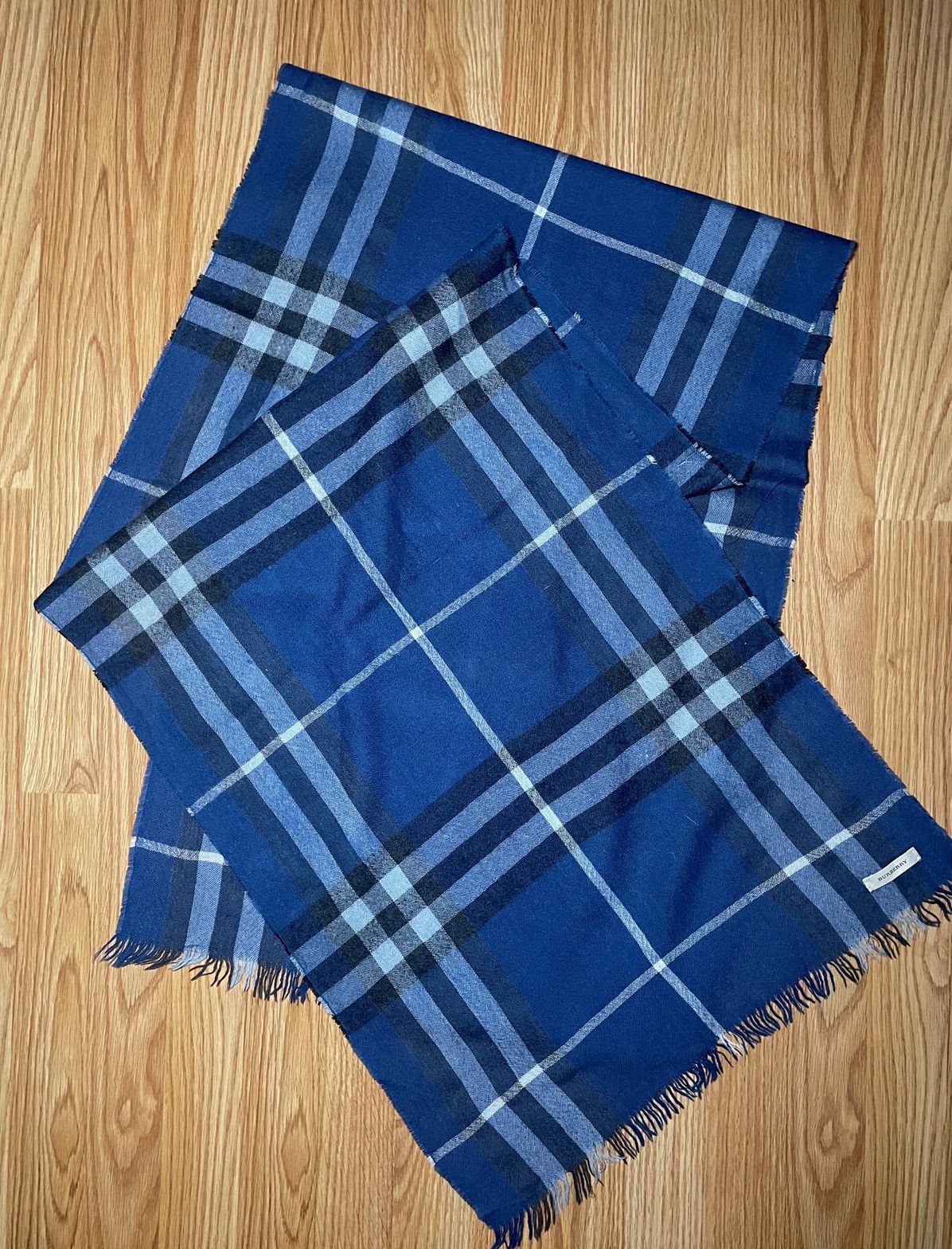 Burberry Burberry Lightweight Nova Check Wool Silk Scarf Shawl Navy Size ONE SIZE - 1 Thumbnail