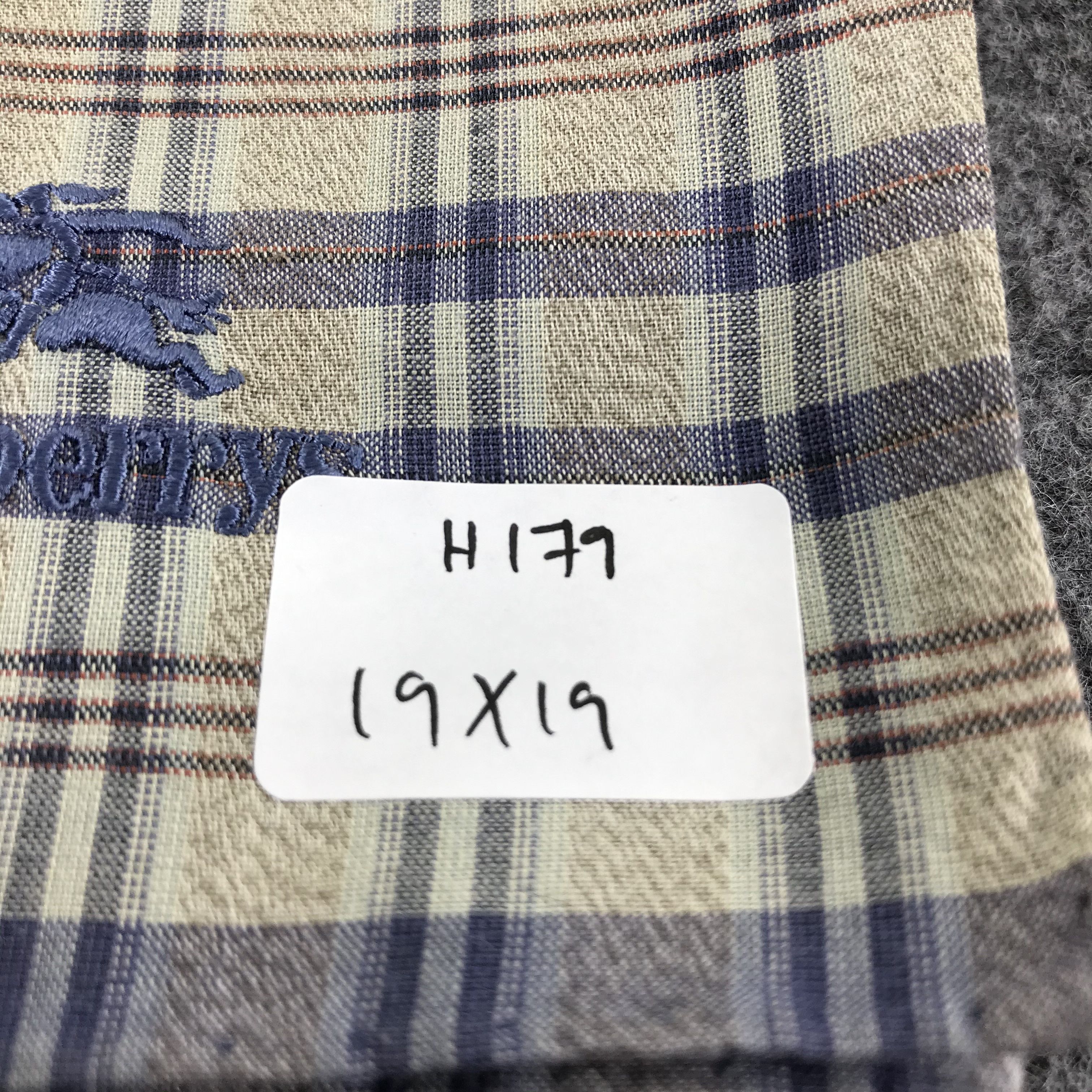 Burberry Burberrys Tartan Handkerchief Neckerchief Bandana H179 Size ONE SIZE - 7 Thumbnail