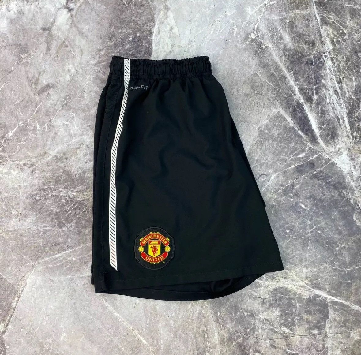 Nike NIKE MANCHESTER UNITED AWAY 2010 - 2011 FOOTBALL SHORTS Size US 30 / EU 46 - 4 Thumbnail