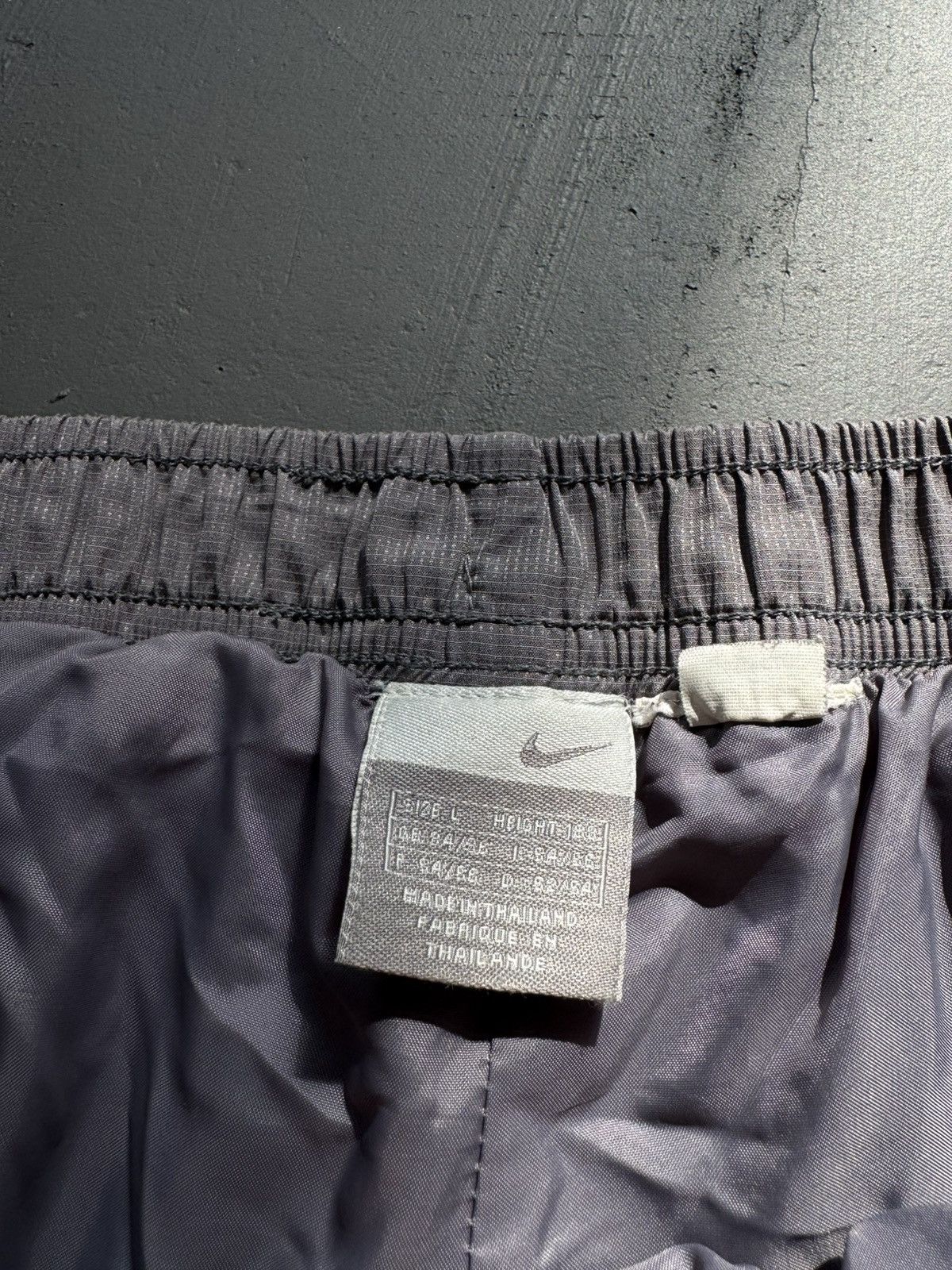 Vintage NIKE VINTAGE BASIC LOGO OVERSIZE BAGGY PANTS Size US 34 / EU 50 - 6 Thumbnail