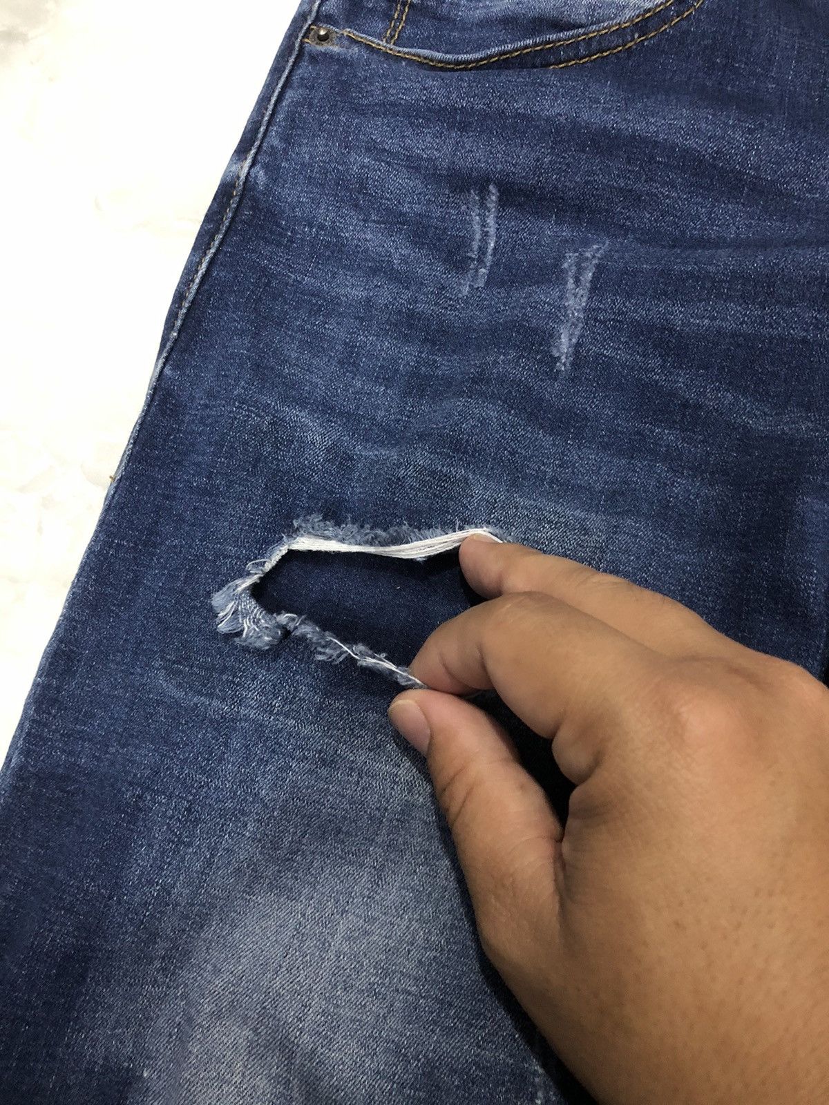 Designer × Kenneth Cole Kenneth Cole New York Distressed Repair Jeans – Size 34 Size US 34 / EU 50 - 4 Thumbnail